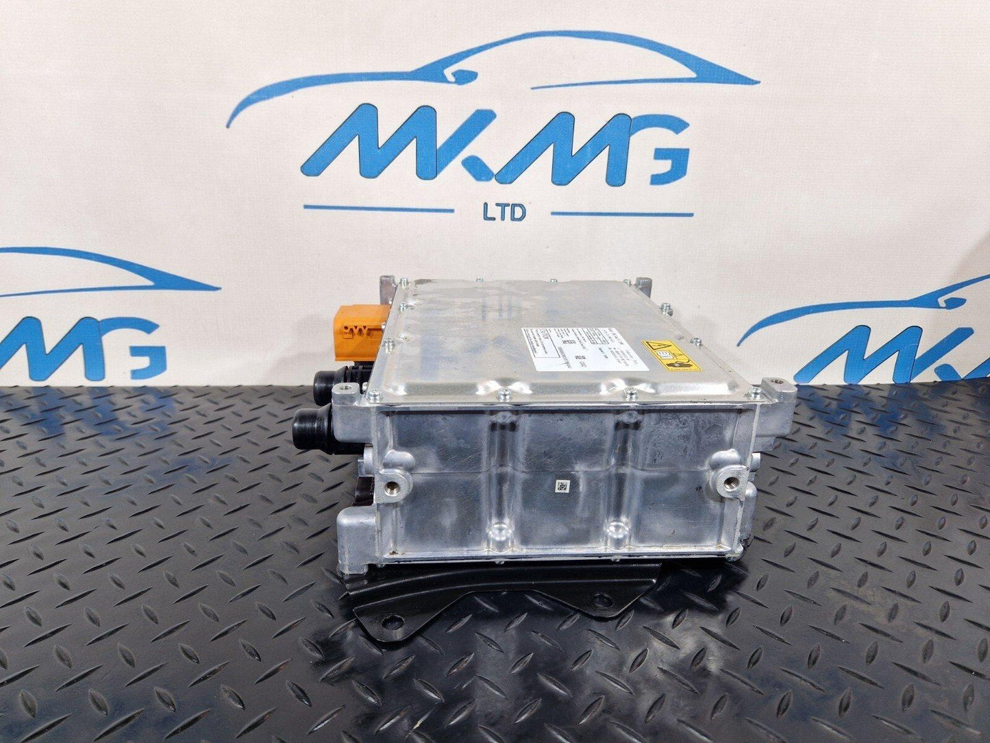 19-ON MERCEDES BENZ CLA C118 HYBRID BATTERY VOLTAGE CONVERTER A0009006520