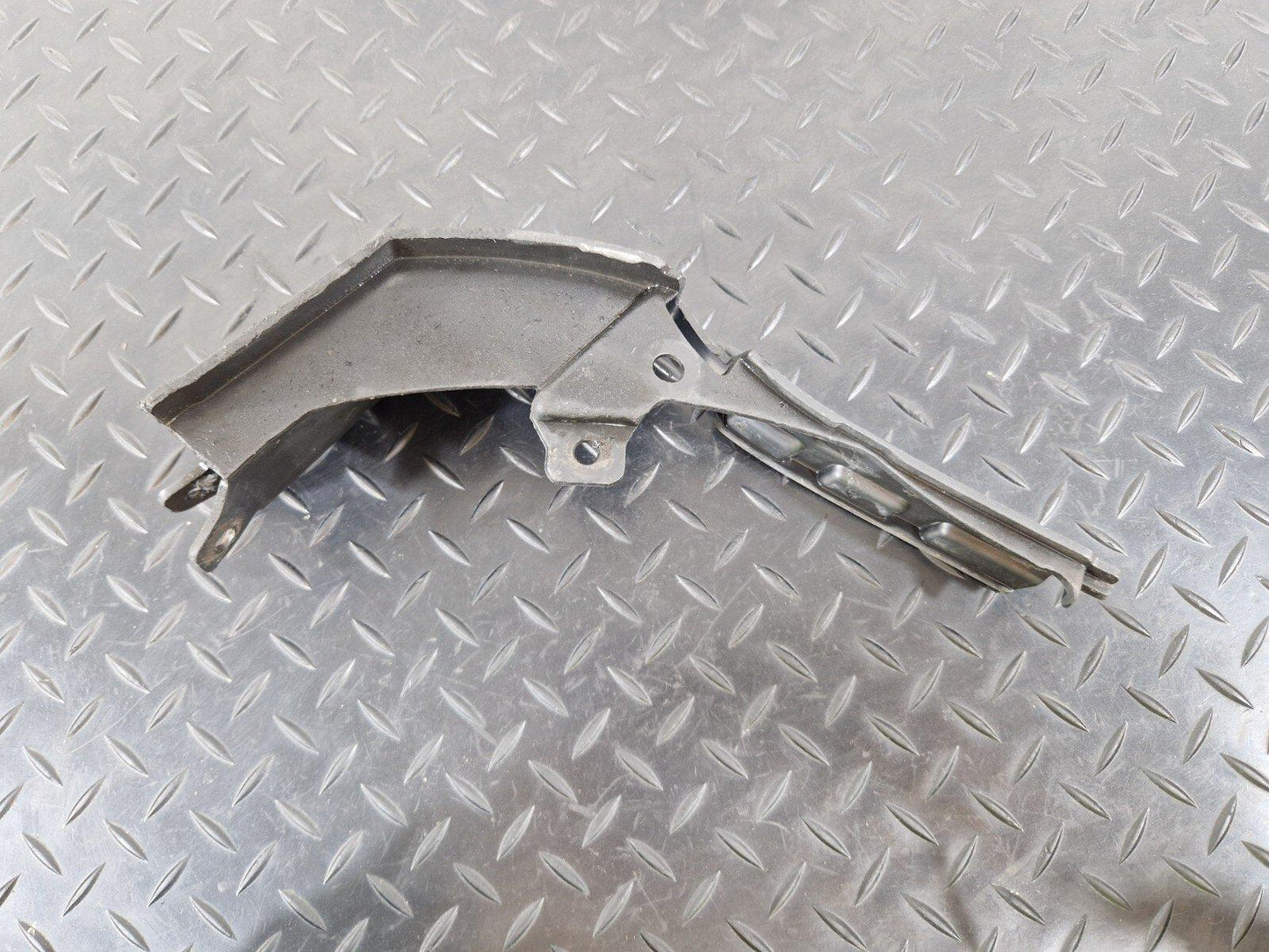 14-21 MERCEDES BENZ C300h W205 RIGHT OS REAR BUMPER MOUNTING BRACKET A2058854323