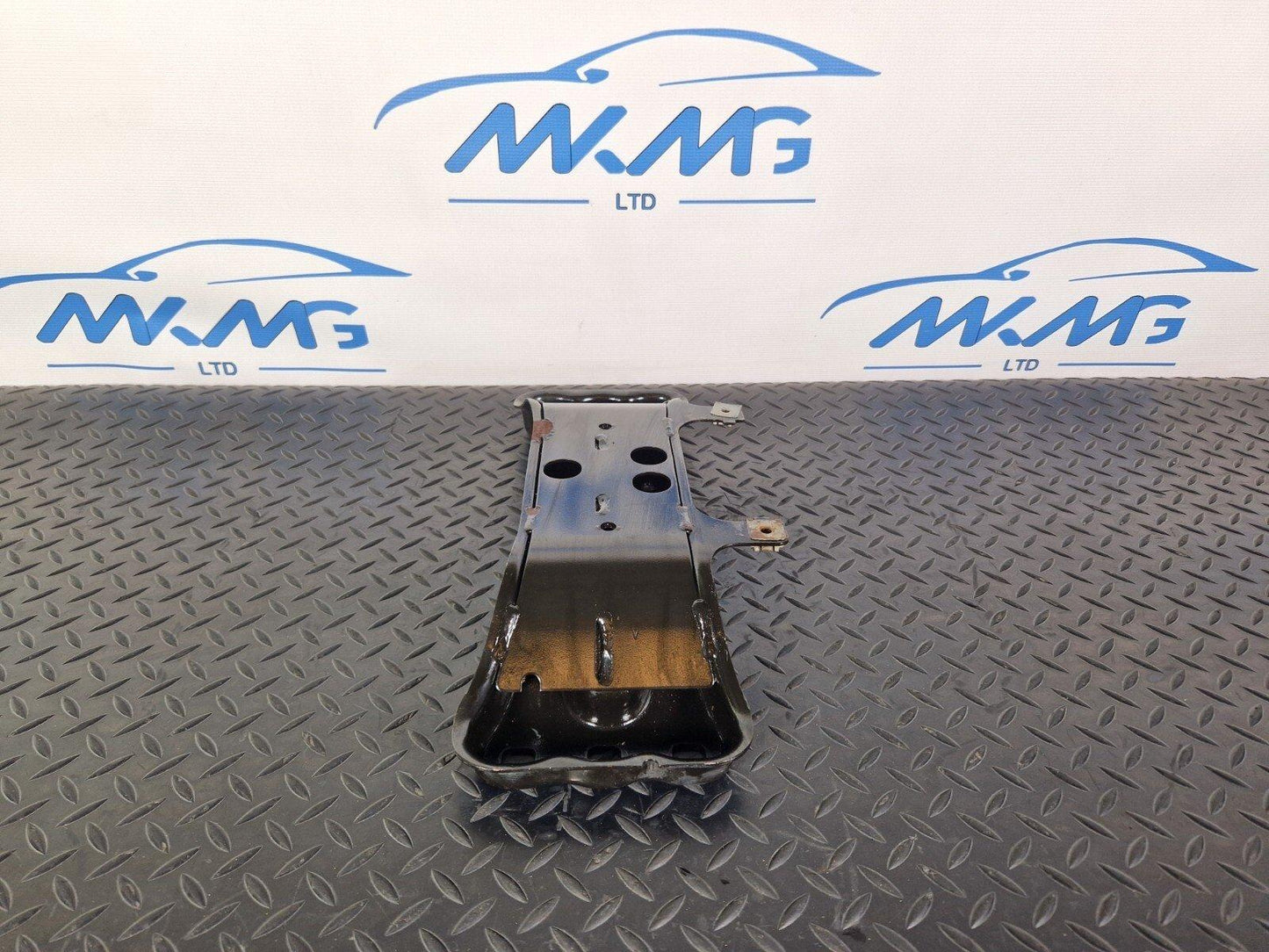 14-21 MERCEDES BENZ C300h W205 OEM GEARBOX MOUNT BRACKET A2052400802