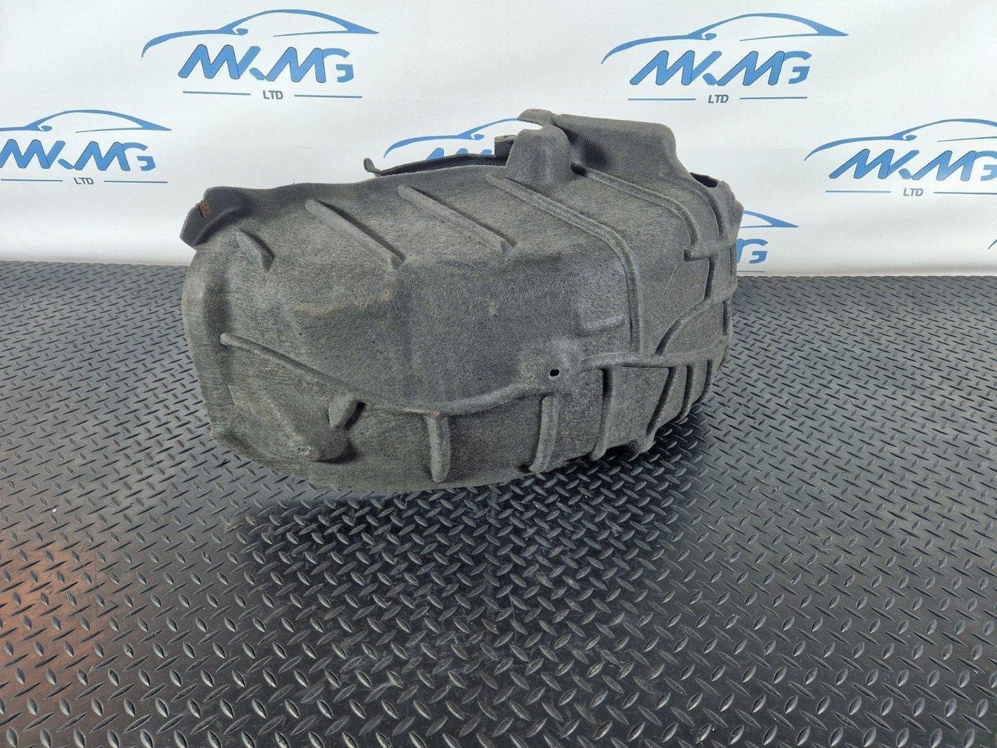 16-19 AUDI A4 B9 GENUINE REAR LEFT WHEEL ARCH 8W0810171F
