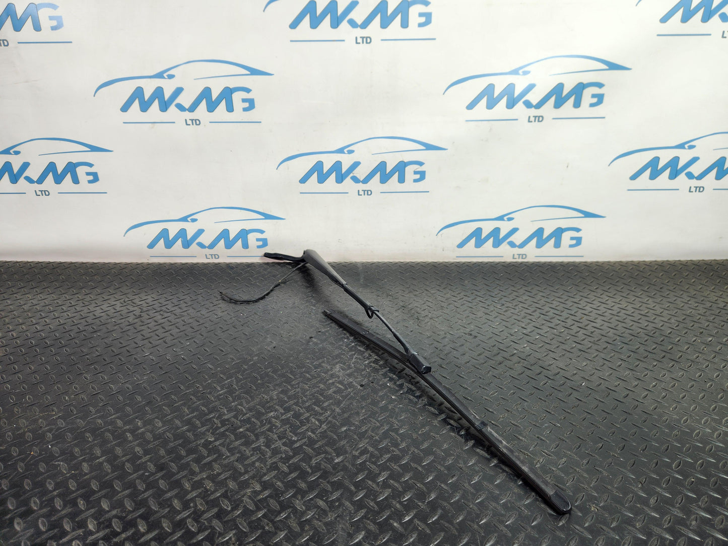 Mercedes-Benz Sprinter W907 Standard Cargo Van Front Left Wiper Arm A9108203500