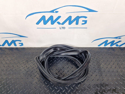16-19 AUDI A4 B9 SALOON GENUINE TAILGATE BOOT LID RUBBER SEAL 8W5827705C