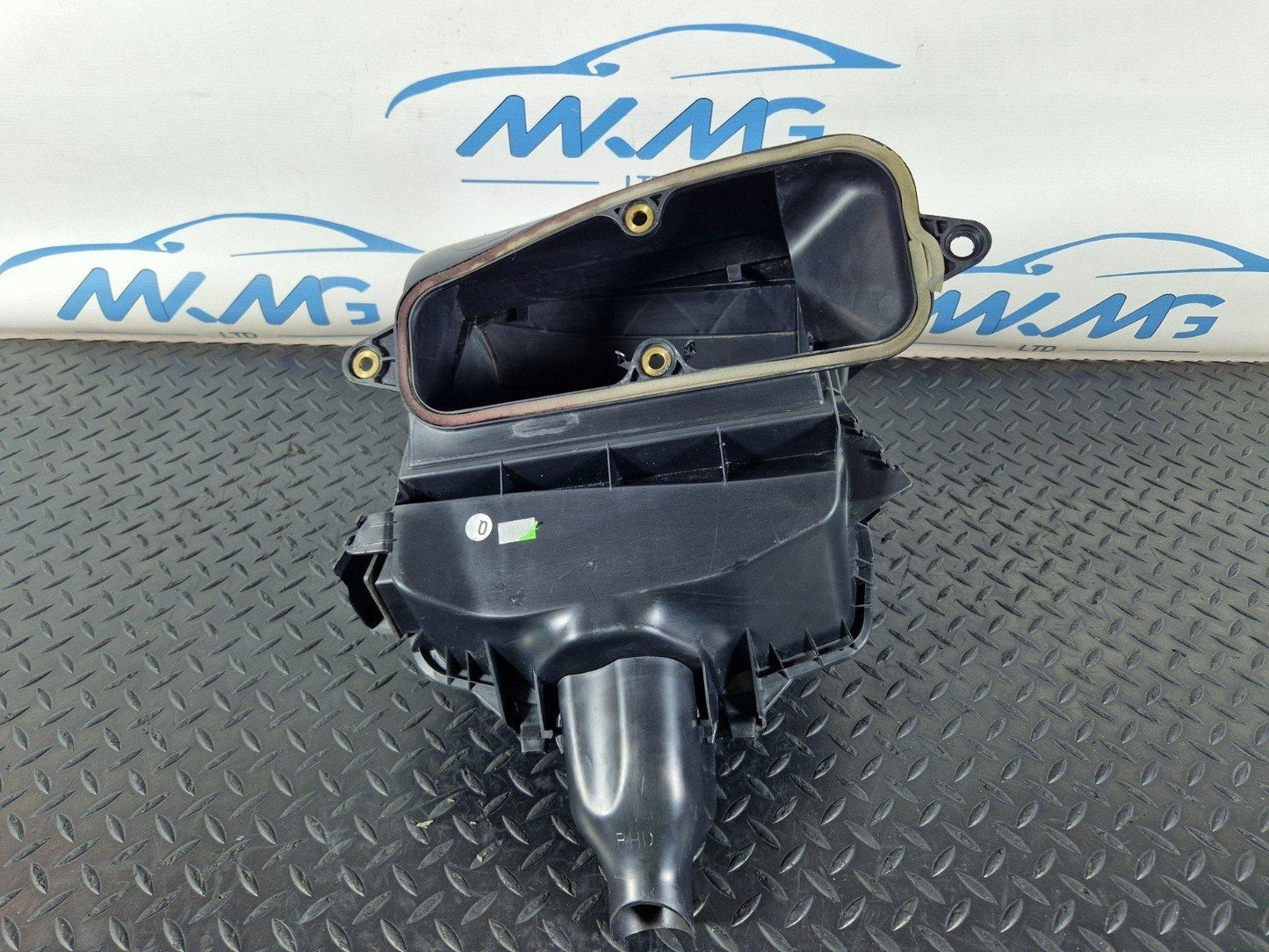 11-19 MERCEDES BENZ ML W166 GENUINE AIR FILTER BOX A1668300153