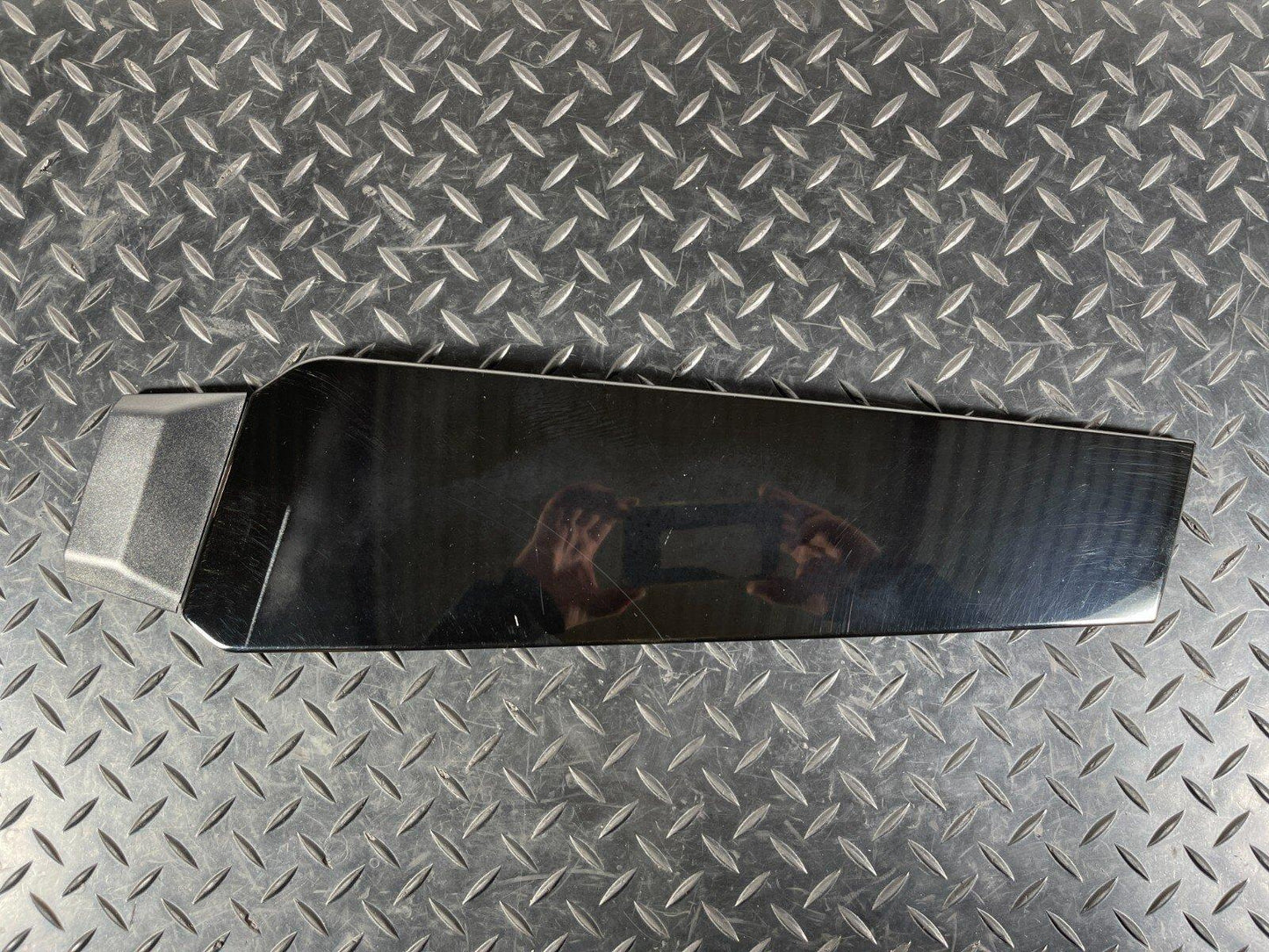 16-23 AUDI A5 F5 SPORTBACK S-LINE RIGHT SIDE EXTERIOR B-PILLAR COVER 8W8853290