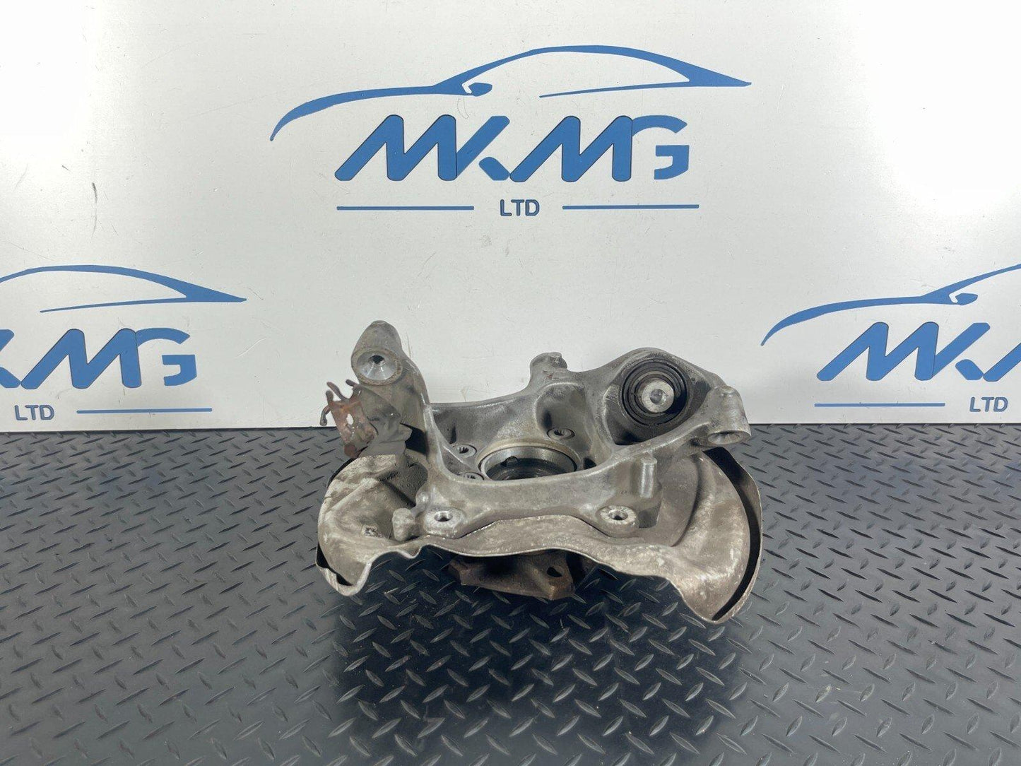16-19 AUDI A4 B9 QUATTRO GENUINE FRONT RIGHT DRIVER SIDE WHEEL HUB 8W0505436AA