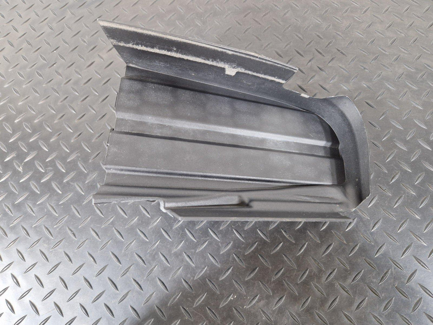 10-13 BMW X5 E70 LCI FRONT RIGHT O/S BRAKE AIR DUCT COVER 8048772