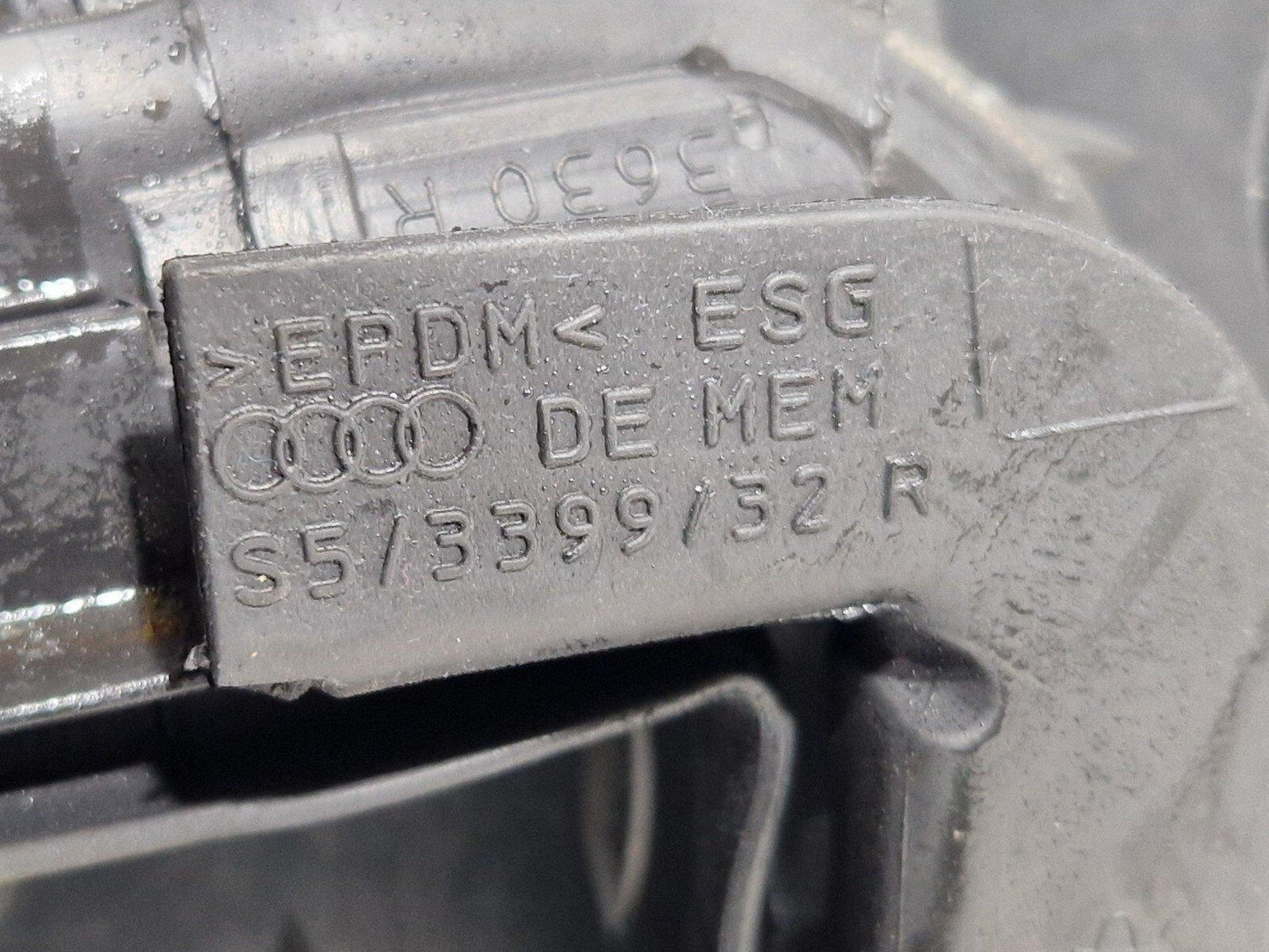 10-18 AUDI A7 4G S-LINE REAR RIGHT DOOR UPPER RUBBER WEATHER SEAL 4G8845696