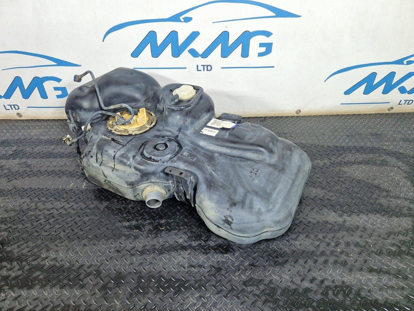 18-ON MERCEDES BENZ SPRINTER W910 W907 FUEL TANK & PUMP A9104700400 A9104701800