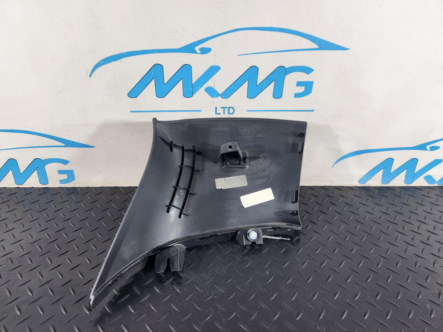 12-18 Range Rover Evoque L538 Rear Right D-Pillar Trim BJ32-519A96-AKW