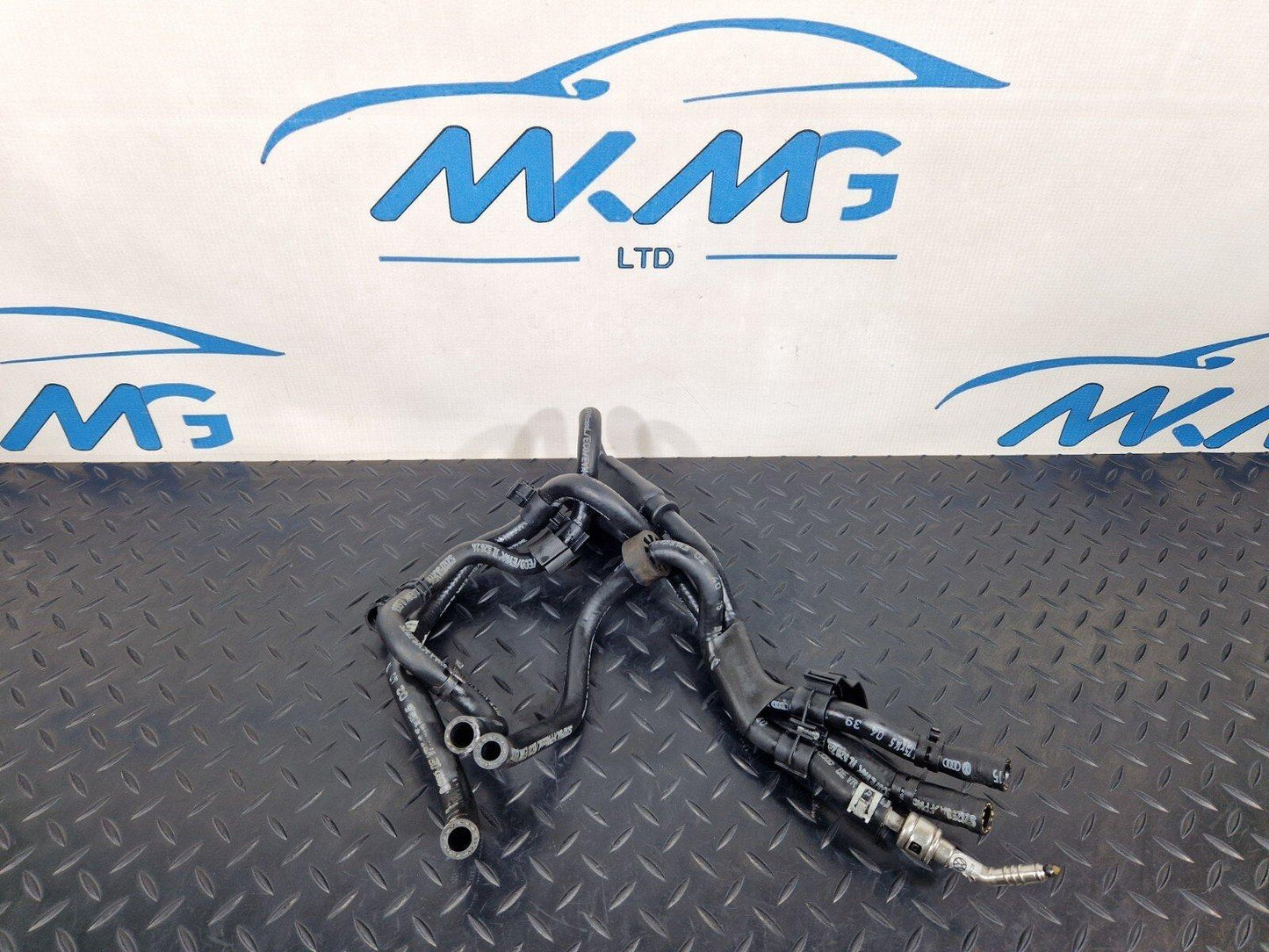 16-19 AUDI A4 B9 GENUINE FUEL PIPES LINES TUBES 8W0201729 04L201056