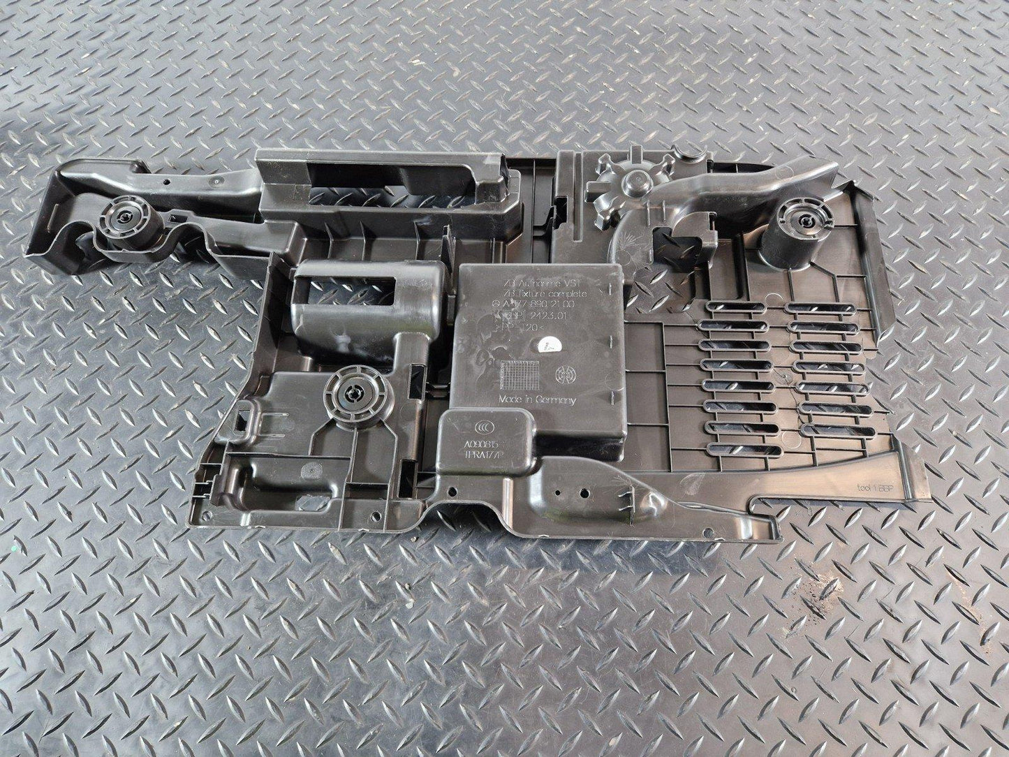 19-ON MERCEDES BENZ B CLASS W247 SERVICE TOOL KIT HOLDER A1778902100