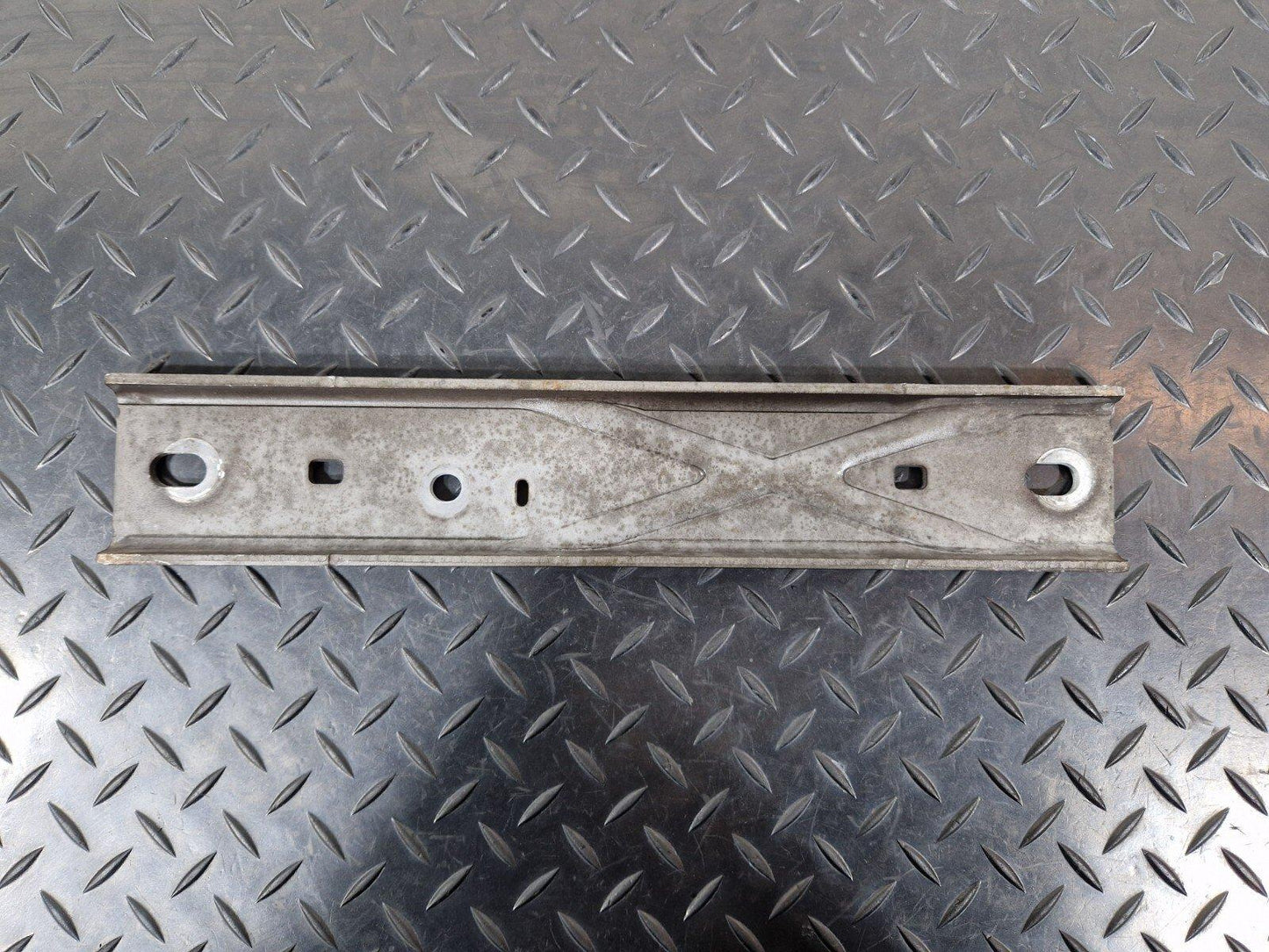 19-ON MERCEDES BENZ A CLASS W177 EXHAUST HOLDER BRACKET A2474921400