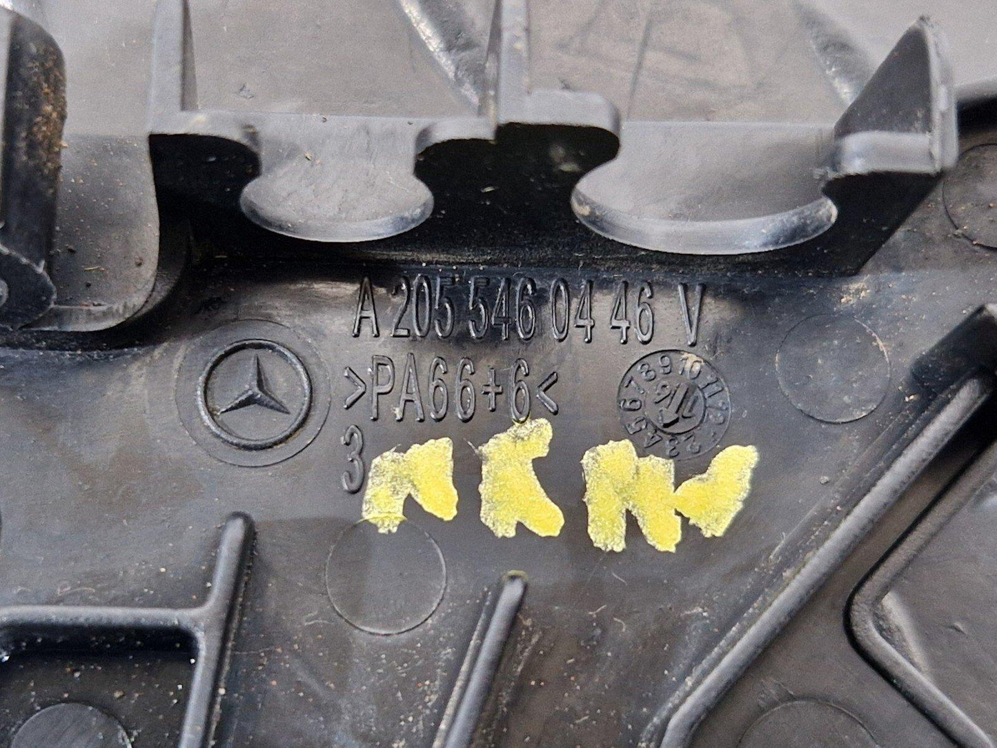 14-21 MERCEDES BENZ W205 OEM REAR RIGHT BRAKE CALIPER CABLES HOLDER A2055460446