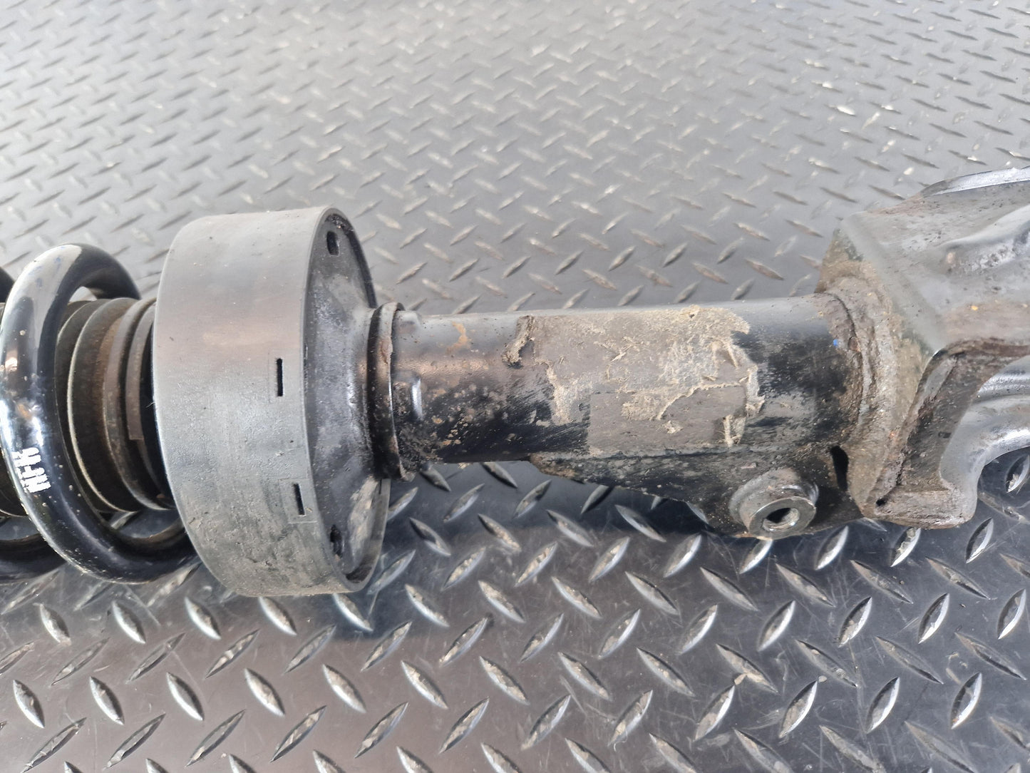 10-18 Volkswagen Touareg 7P Front Left Shock Absorber 7P6413031