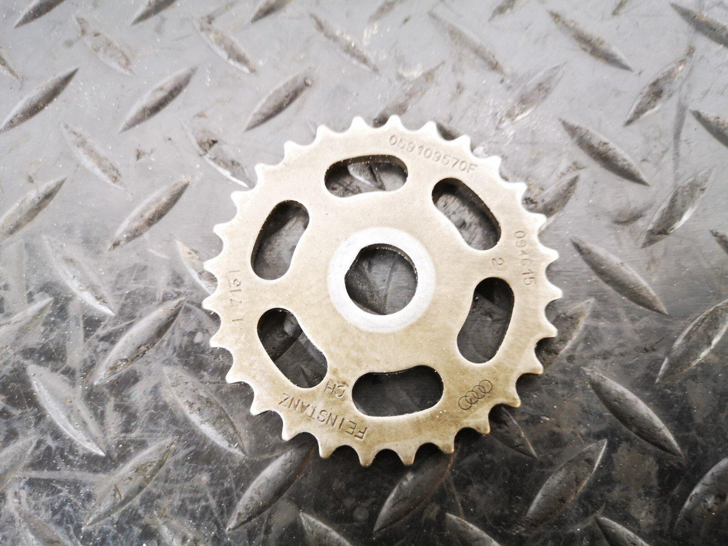 16-19 AUDI A4 B9 S-LINE GENUINE V6 3.0TDI CSW OIL PUMP GEAR 059109570F