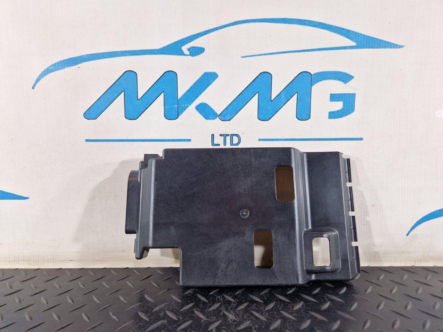 16-19 MERCEDES BENZ GLE W166 FUSE BOX MODULE COVER CAP A1665400080