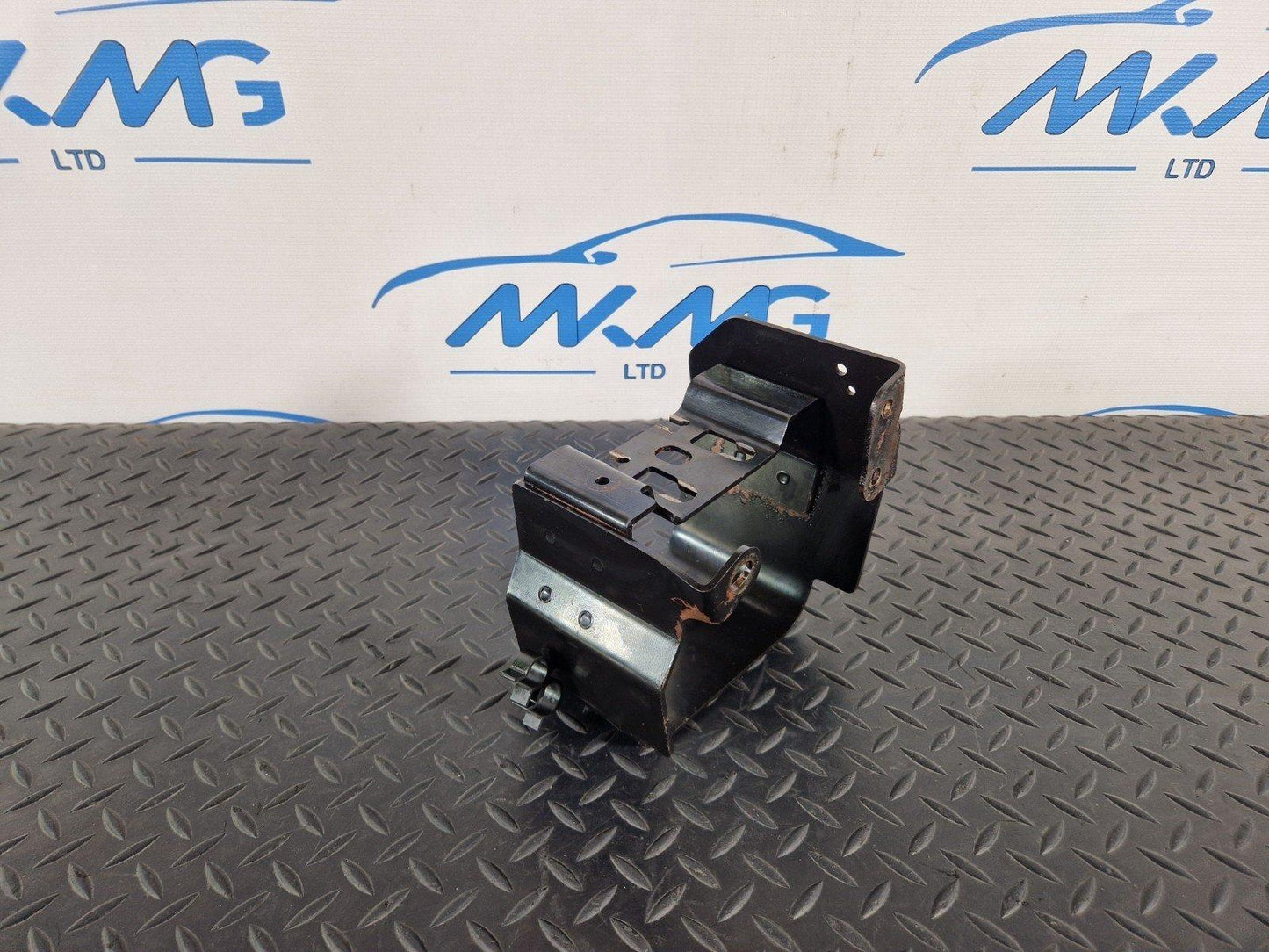 14-19 LAND ROVER L550 DISCOVERY SPORT FUEL FILTER BRACKET / HOLDER LR094192