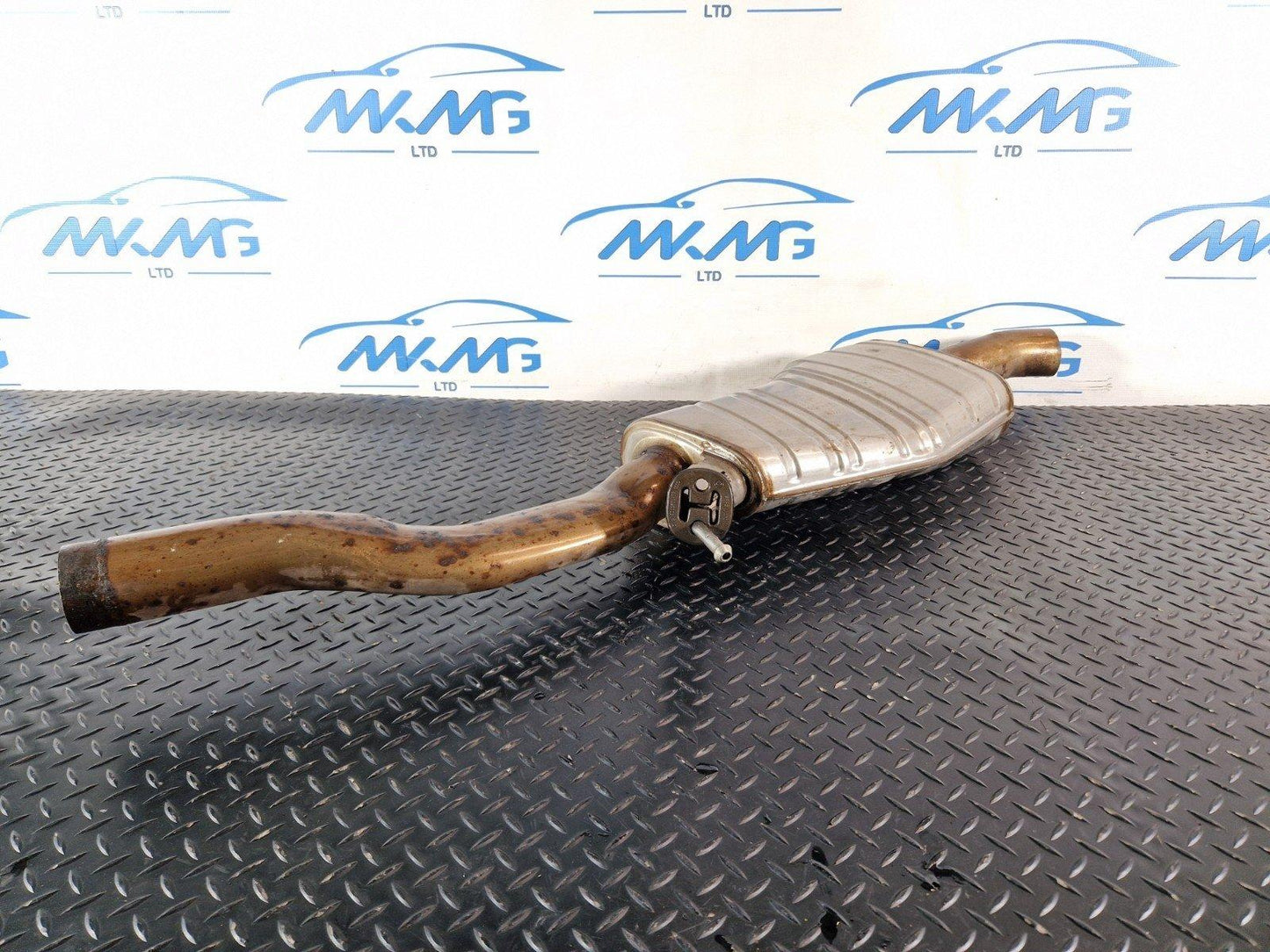 16-19 AUDI A4 B9 2.0 TDI DIESEL DETA / DET EXHAUST SILENCER 8W0253411R