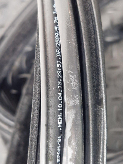 11-18 BMW 6 SERIES F06 REAR LEFT DOOR RUBBER WEATHER SEAL STRIP 7275315