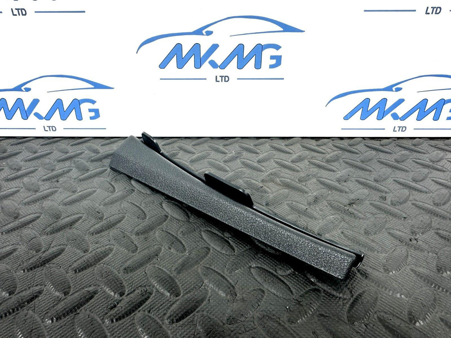 16-19 AUDI A4 B9 AVANT GENUINE RIGHT DRIVER SIDE A PILLAR BRACKET 8W0868204