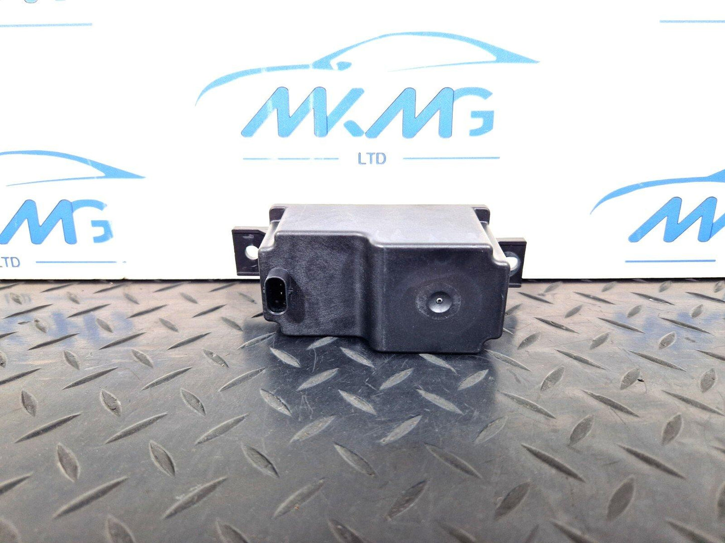 14-21 MERCEDES BENZ C200d W205 CONVERTER REGULATOR CONTROL MODULE A2059053414