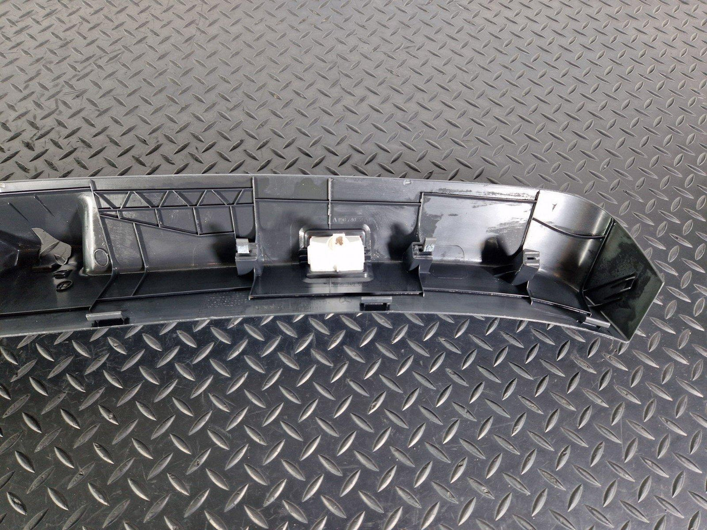 14-19 MERCEDES BENZ GLA X156 OEM TAILGATE TRUNK LOCK SURROUND COVER A1567400272
