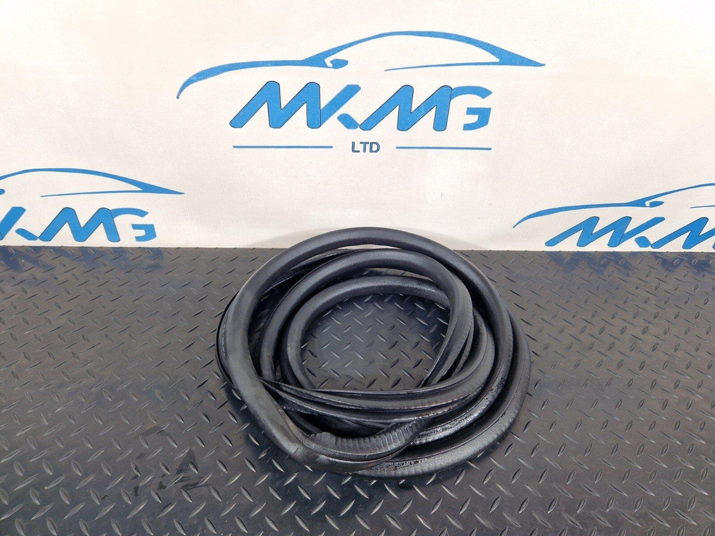19-ON MERCEDES B CLASS W247 FRONT DOOR RUBBER SEAL FITS LEFT & RIGHT A2476920300