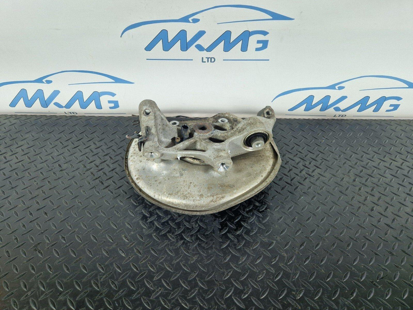 16-19 AUDI A4 B9 GENUINE REAR LEFT WHEEL HUB & BEARING 8W0505431P