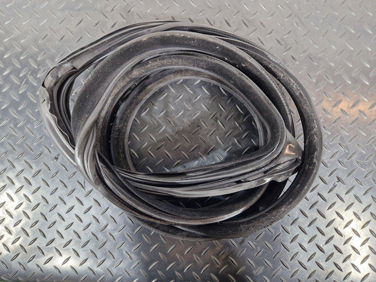 11-18 BMW 6 SERIES F06 GASKET SEAL RUBBER FRONT DOOR DRIVER SIDE 7275298