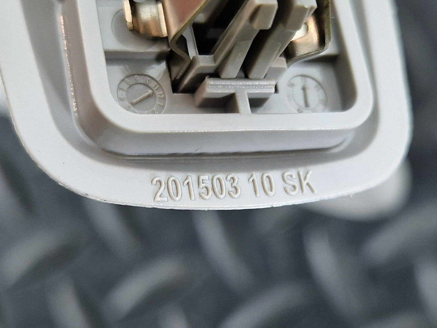 16-22 BMW X1 F48 GENUINE OEM LEFT N/S PASSENGER SIDE SUN VISOR 7402857
