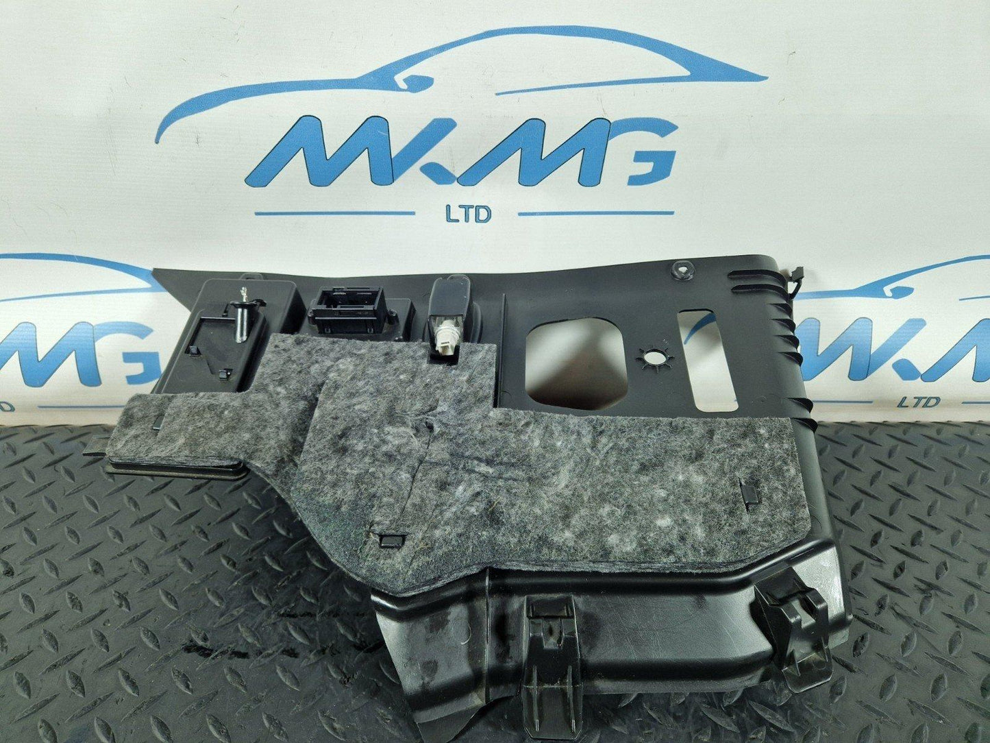 11-19 MERCEDES BENZ ML W166 UNDER DASH PANEL TRIM COVER RIGHT SIDE A1666803607