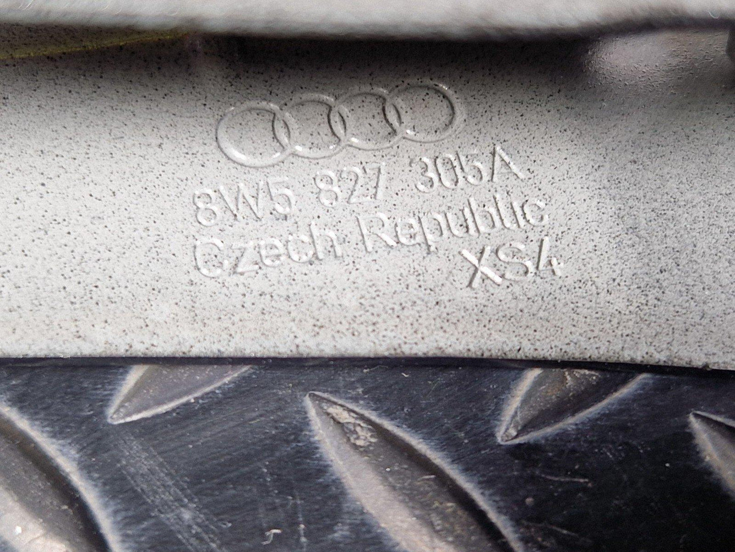 16-19 AUDI A4 B9 GENUINE PASSENGER REAR LEFT BOOTLID HINGE IN GREY 8W5827305A