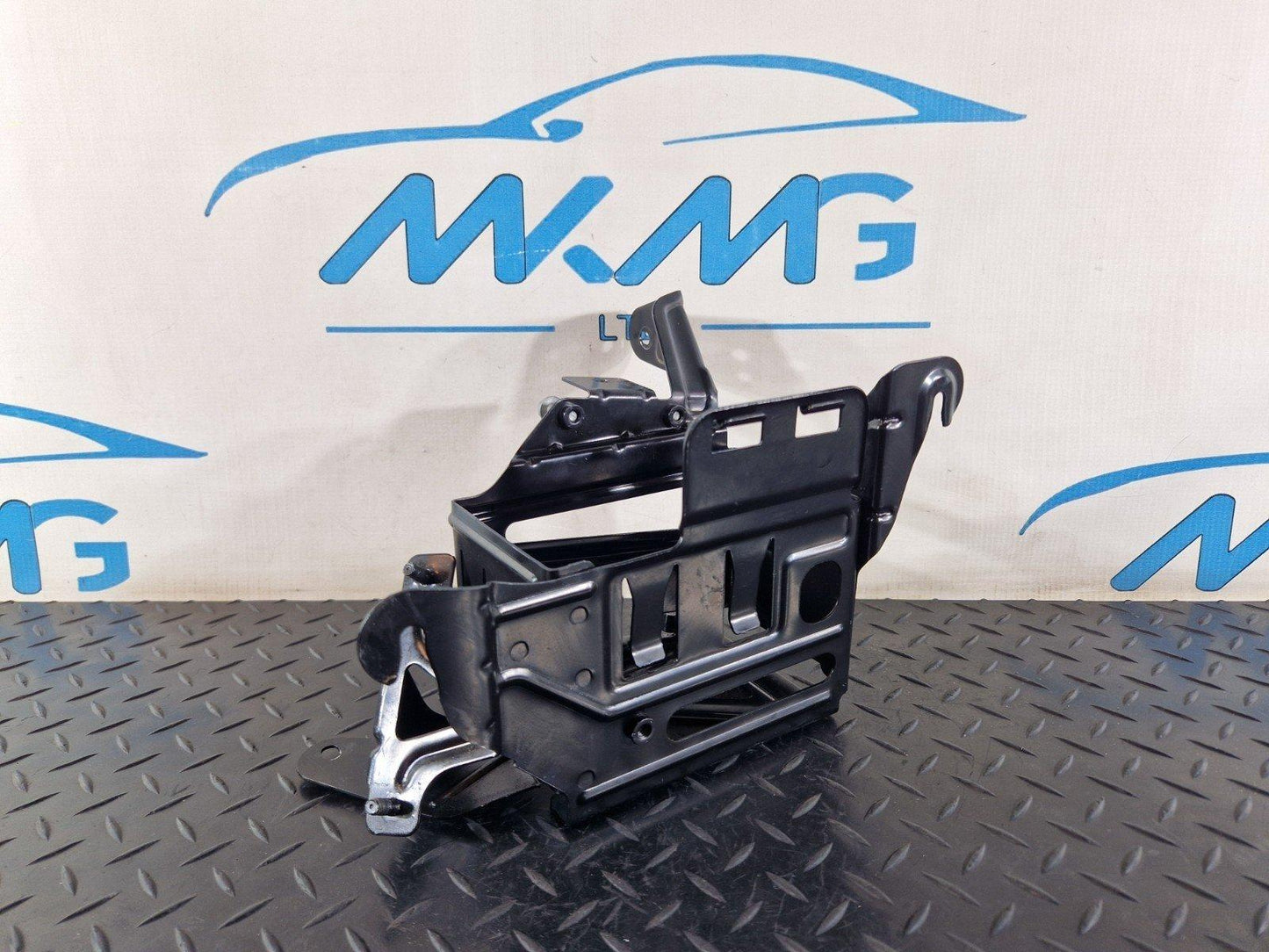 11-19 MERCEDES BENZ ML W166 AUXILIARY BATTERY MOUNT SUPPORT BRACKET A1665401240