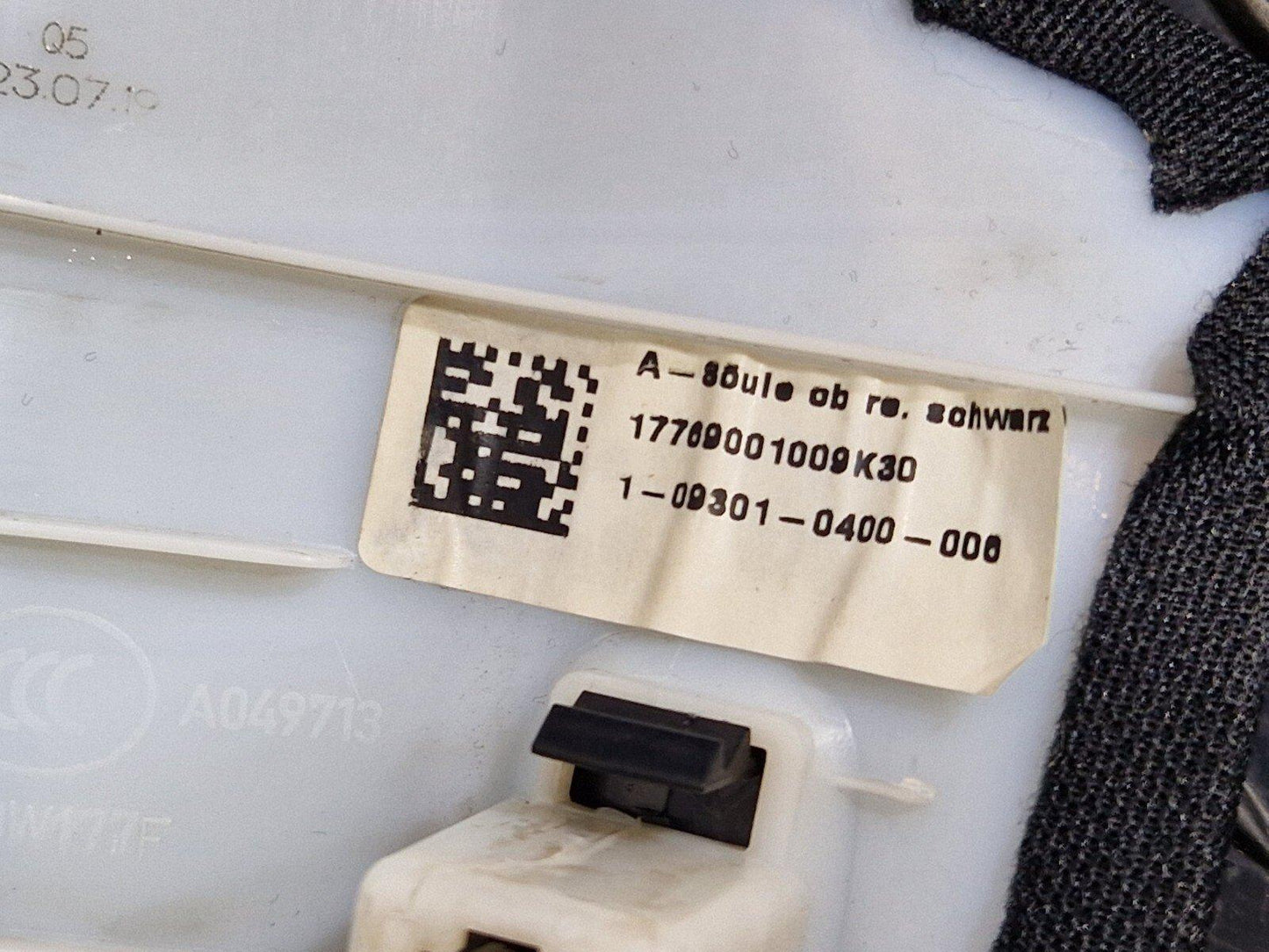 19-ON MERCEDES BENZ A CLASS RIGHT SIDE A PILLAR TRIM COVER A1776900100