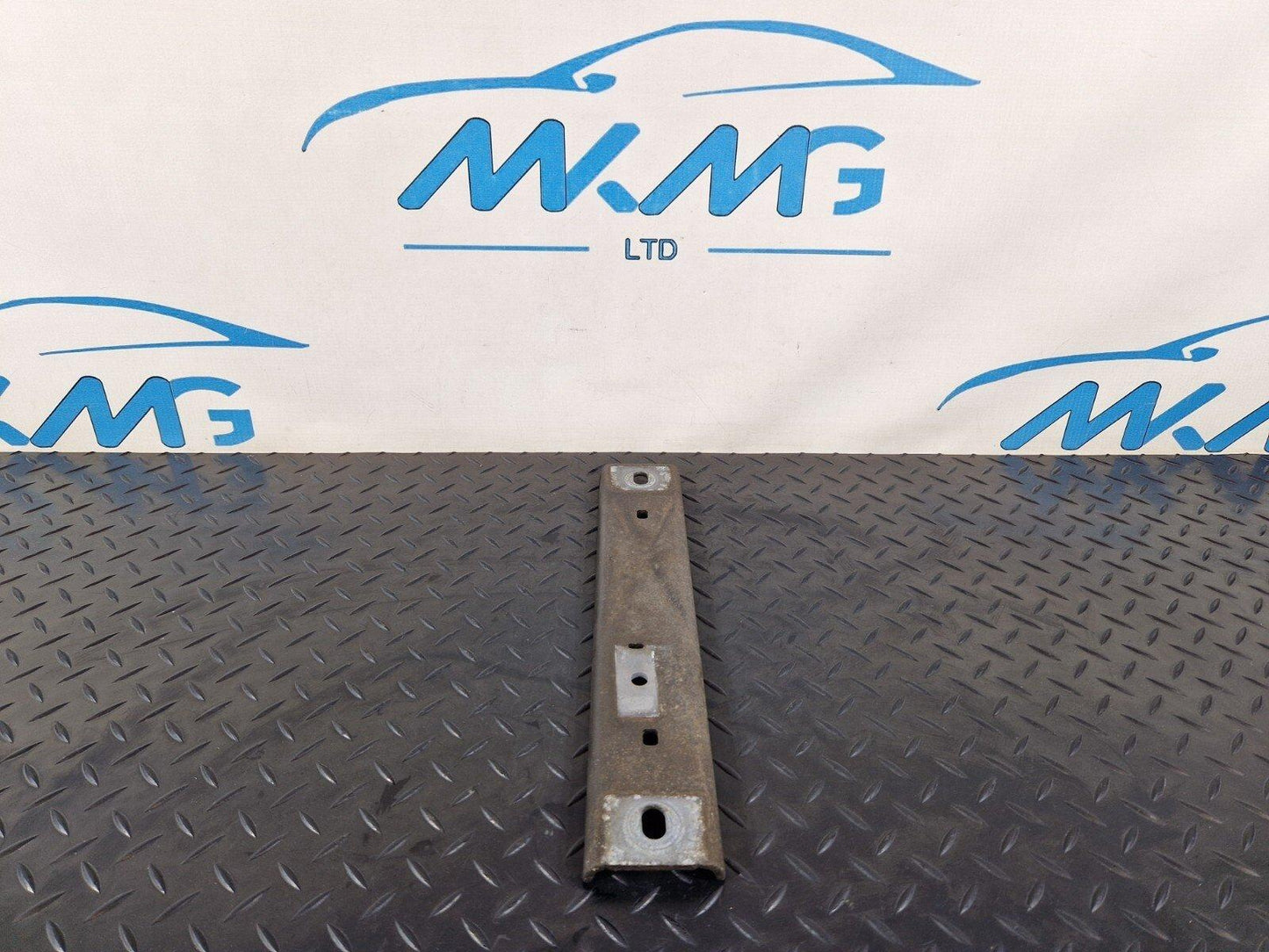 18-ON MERCEDES BENZ A CLASS W177 GENUINE EXHAUST HOLDER BRACKET A2474921400
