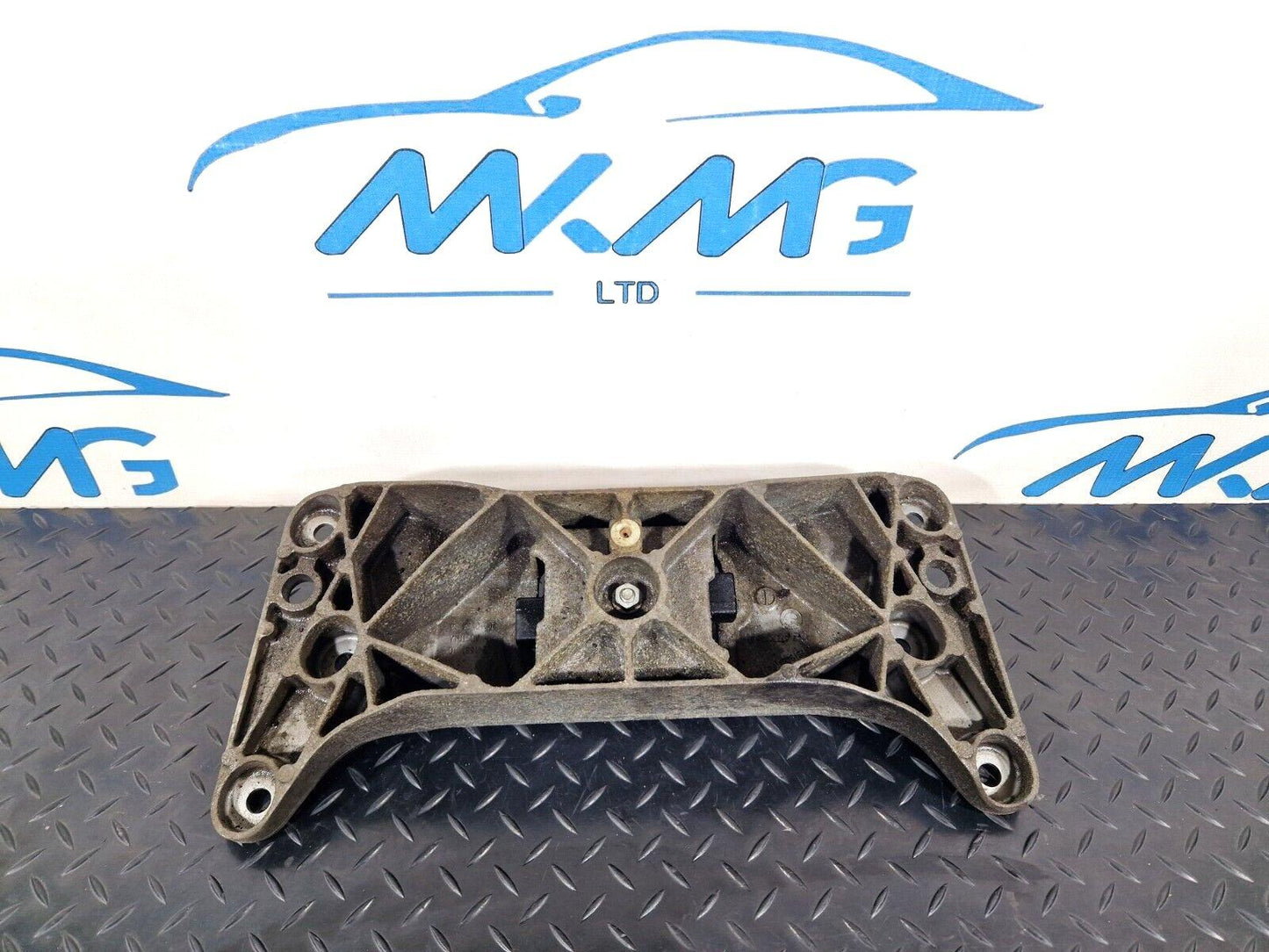 11-18 BMW 6 SERIES F06 GENUINE GEARBOX SUPPORT BRACKET MOUNT 6777613 6770289