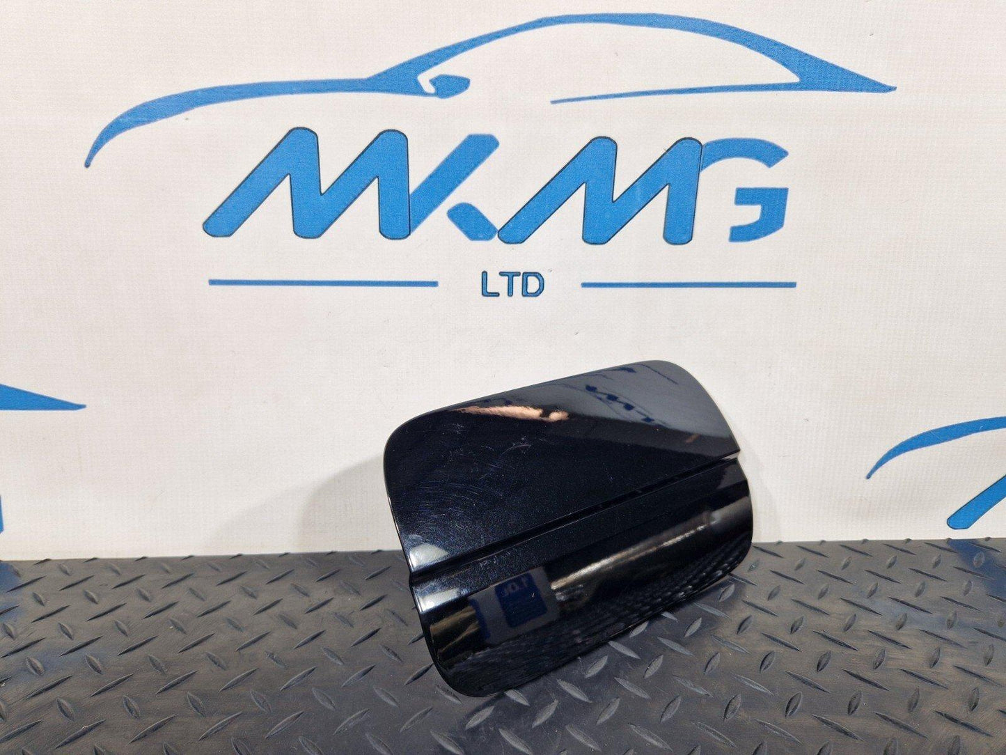 16-19 AUDI A4 B9 GENUINE FUEL DOOR IN BLACK 8W0809907 LY9T