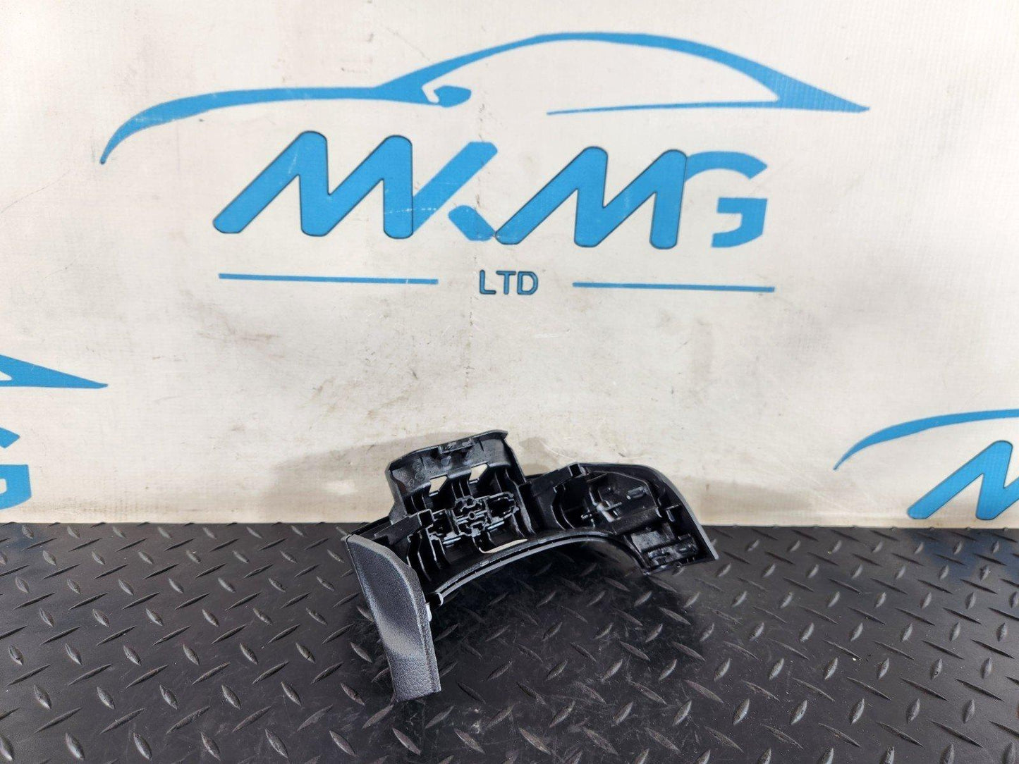 19-ON MERCEDES BENZ B CLASS W247 GENUINE CENTER CONSOLE TRIM A2476802601