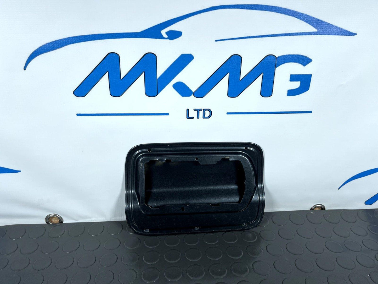 2017 BMW 4 SERIES F32 M-SPORT GENUINE FUEL DOOR IN GREY B39