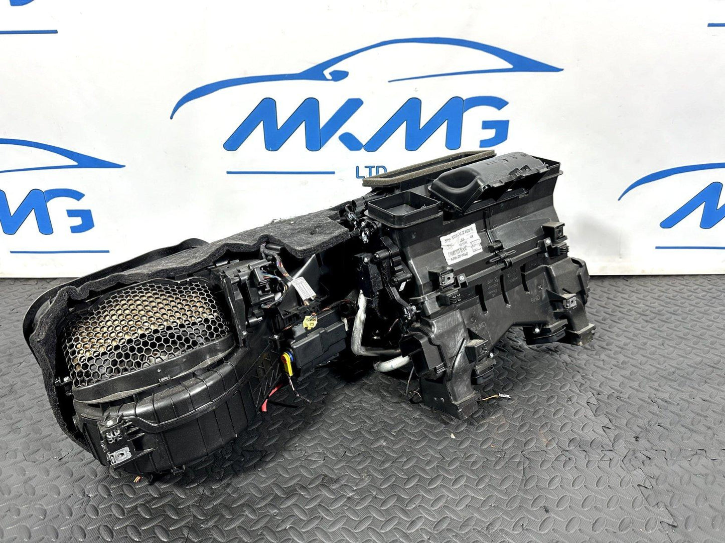 14-21 MERCEDES BENZ C300 W205 GENUINE HEATER MATRIX BOX A2058300460