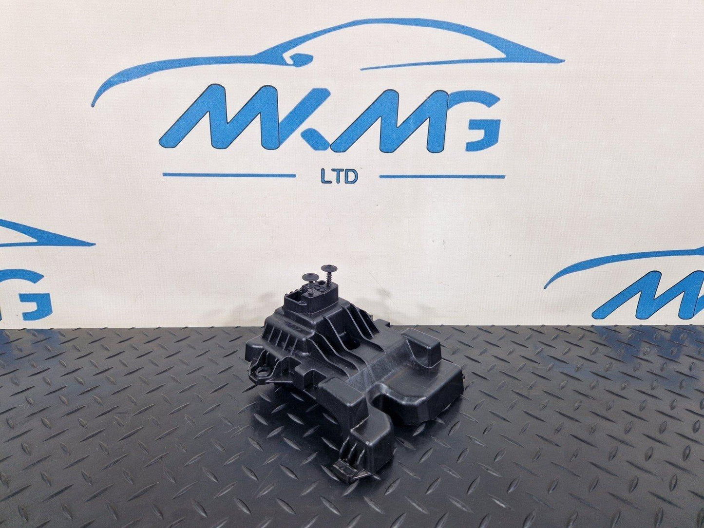 19-ON MERCEDES BENZ B CLASS W247 CENTRE CONSOLE BRACKET MOUNT A2476830400
