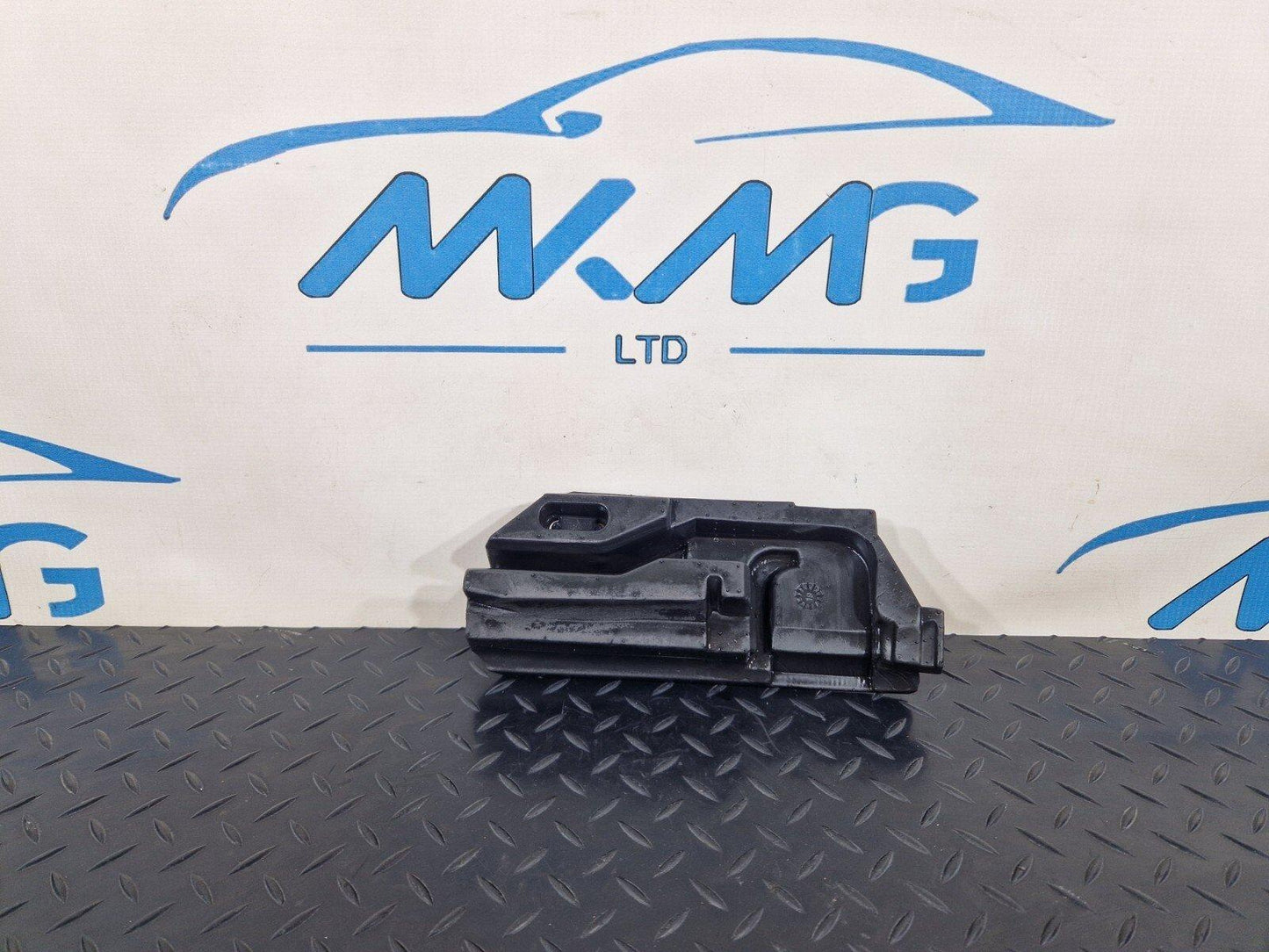 2018-ON MERCEDES SPRINTER W907 UPPER LEFT RADIATOR COVER MOUNT A9075050800
