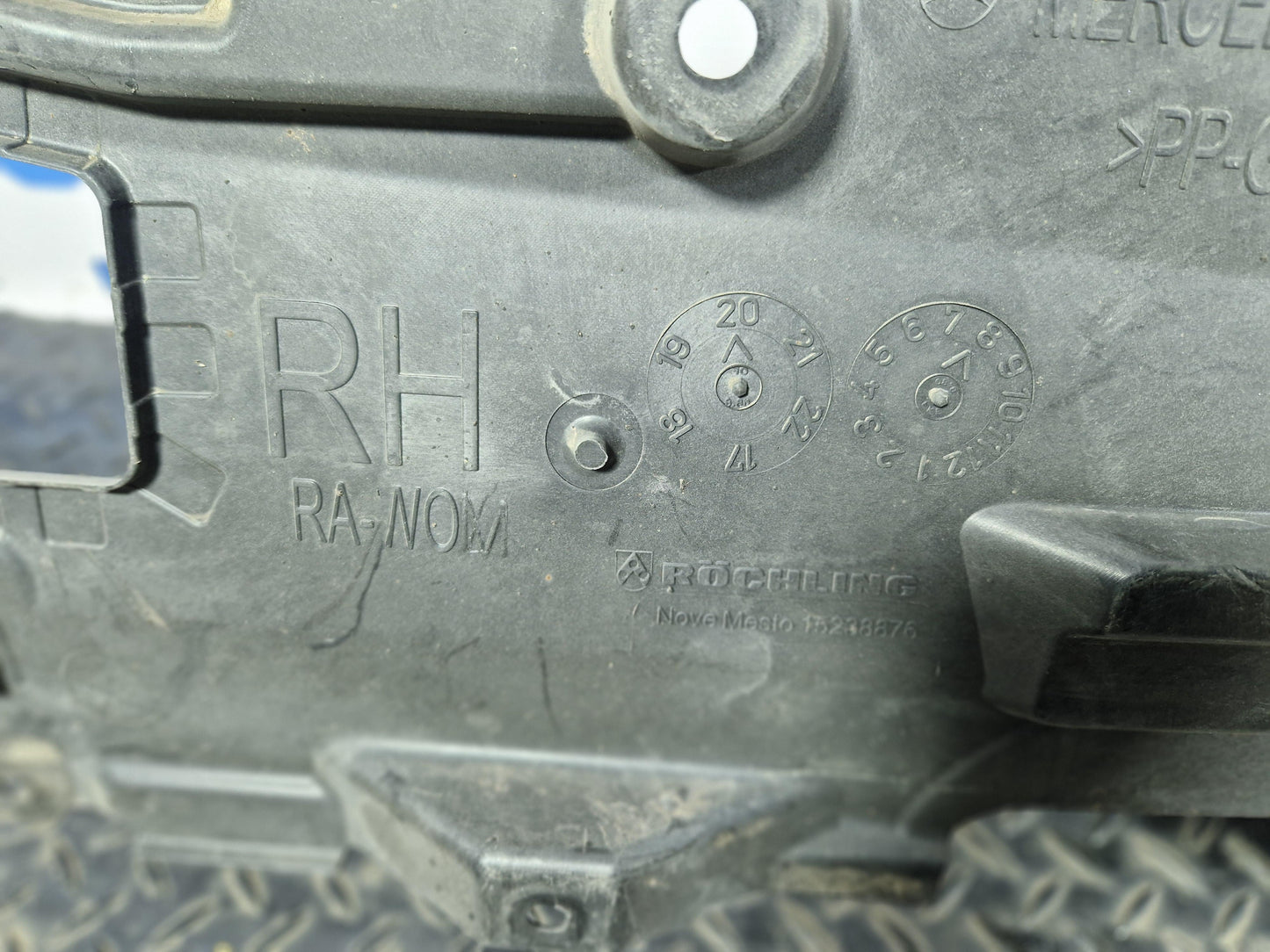 MERCEDES B CLASS W247 RIGHT O/S SIDE UNDERBODY COVER A2476800505 A1776808803