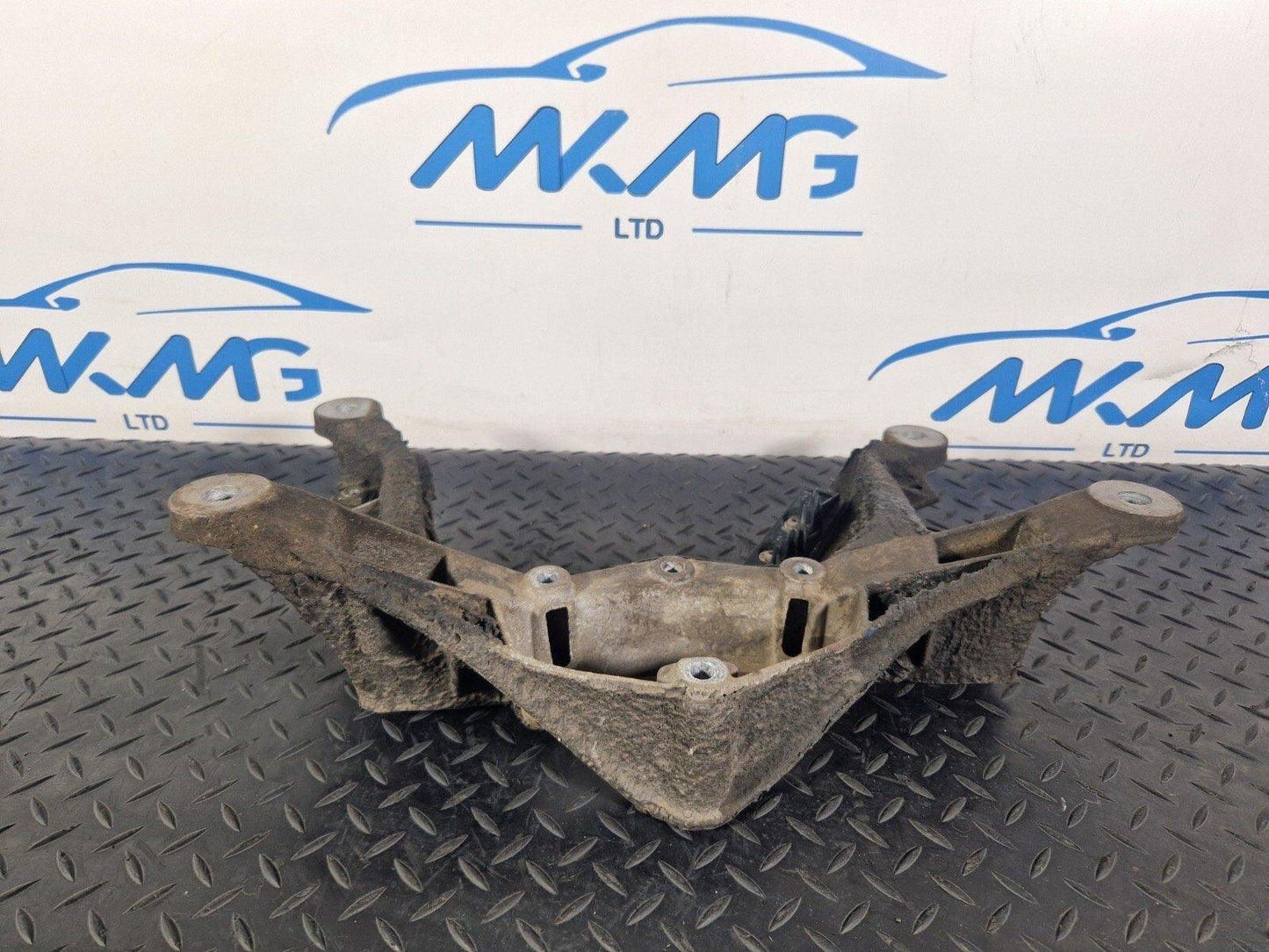 16-19 AUDI A4 B9 GENUINE MANUAL GEARBOX TRANSMISSION BRACKET 8W0399262AD