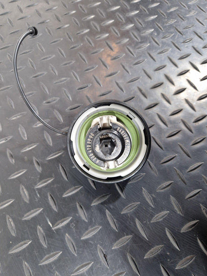 19-ON MERCEDES BENZ CLA C118 HYBRID FUEL TANK FILLER CAP A0004700900