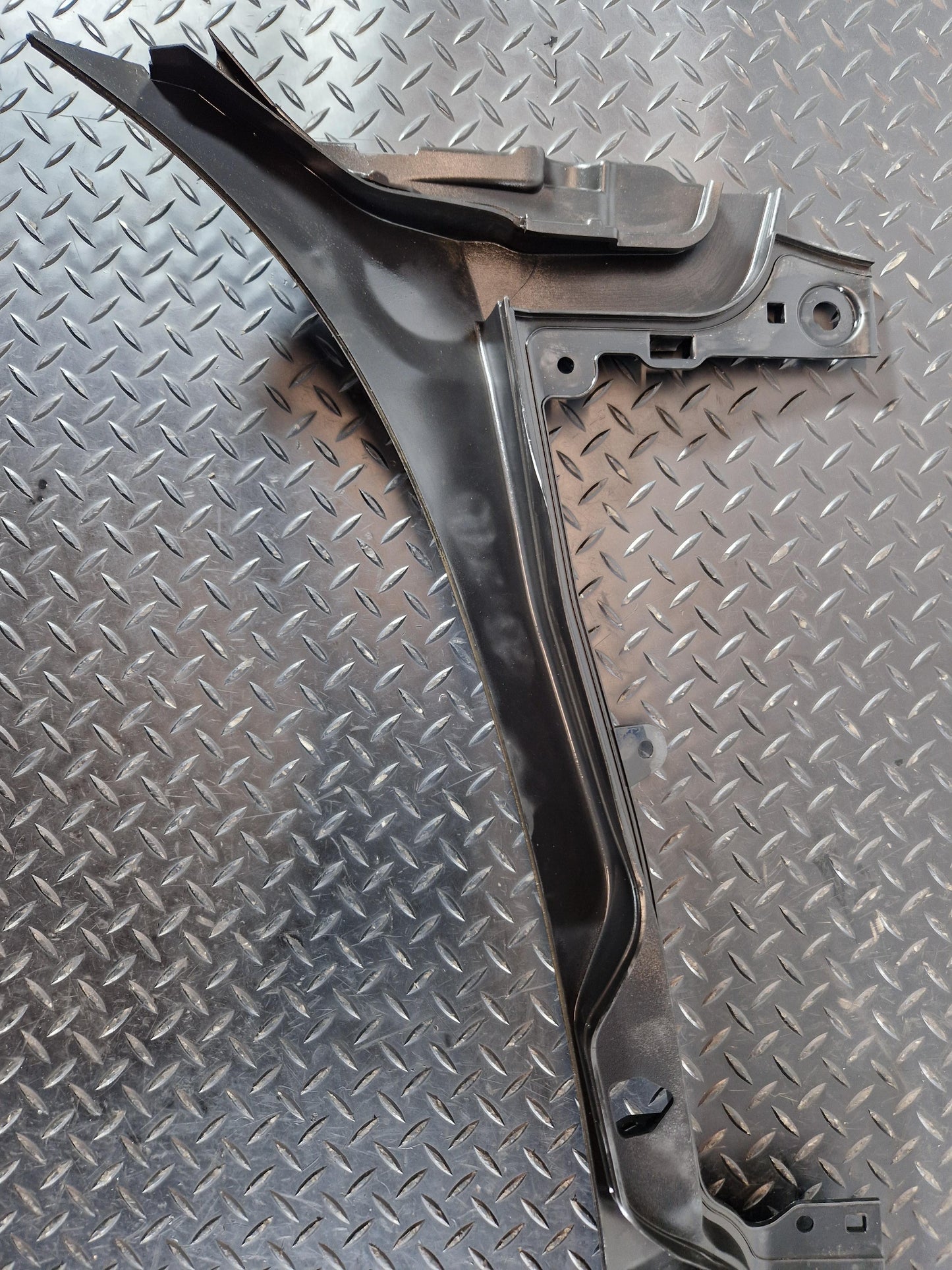 Land Rover Range Rover Evoque L551 WINDSCREEN SCUTTLE PANEL WIPER TRIM K8D24105B