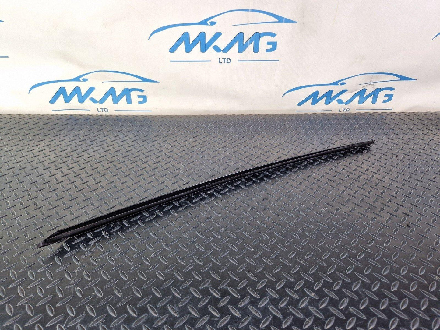 16-19 AUDI A4 B9 FRONT WINDSCREEN O/S WEATHERSTRIP MOULDING STRIP 8W0854328C