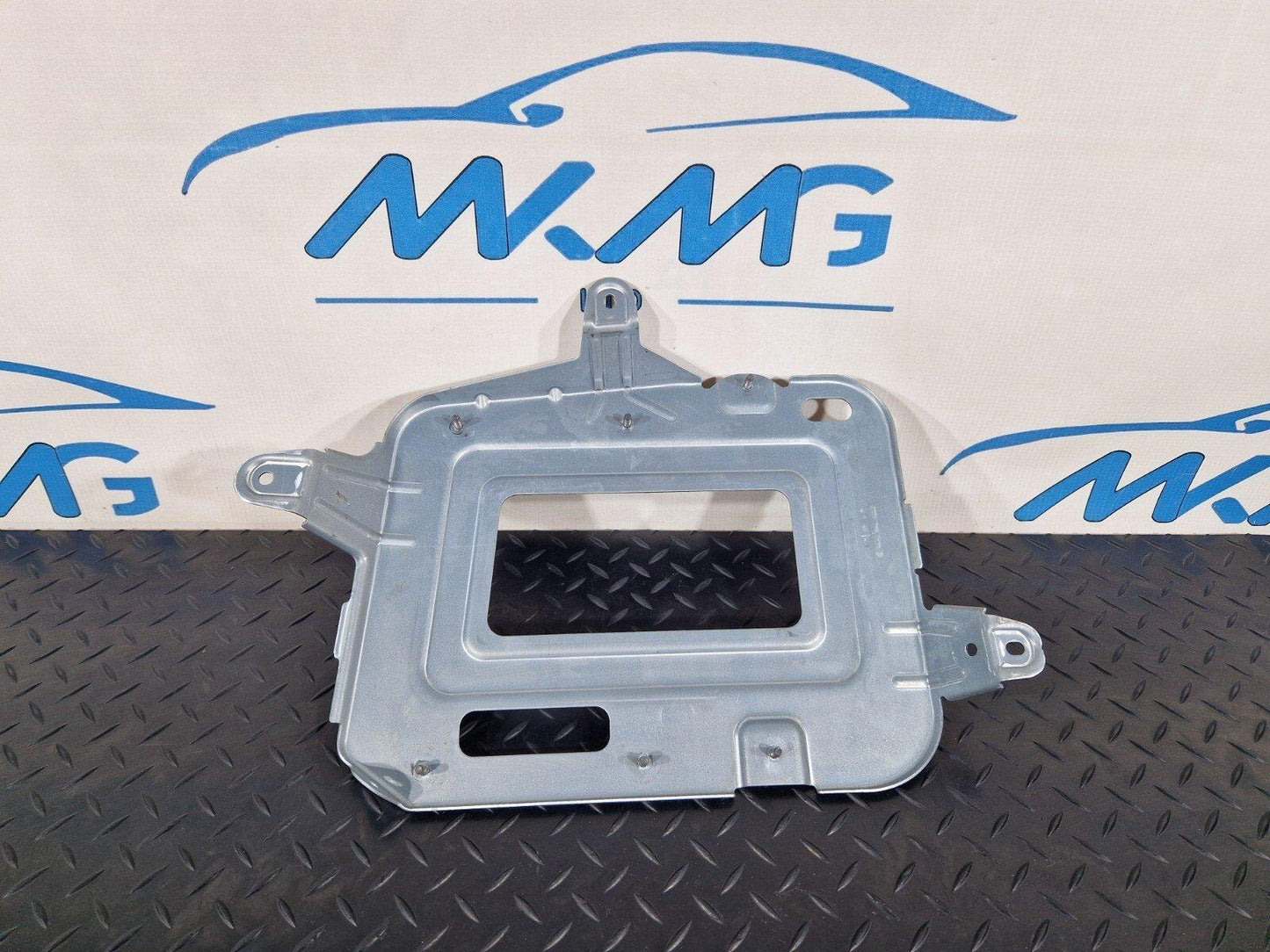 18-ON MERCEDES BENZ A CLASS W177 SPEEDOMETER MODULE BRACKET A2475455700