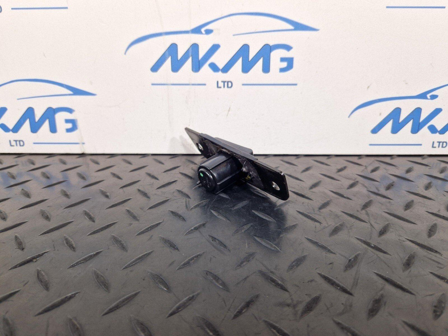 14-23 MERCEDES BENZ VITO W447 OEM RIGHT LOWER SLIDING DOOR STOP A6397660862