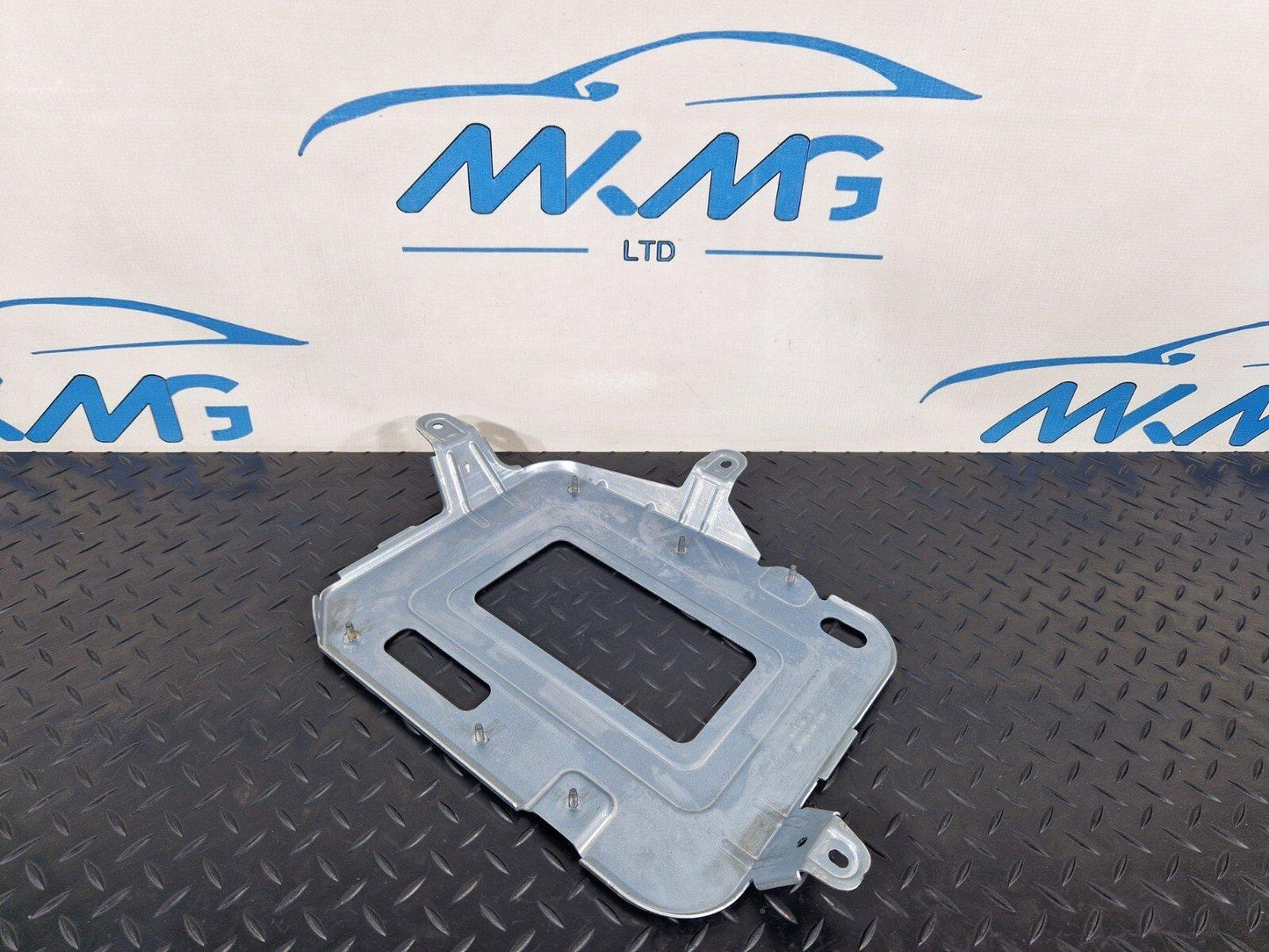 18-ON MERCEDES BENZ A CLASS W177 SPEEDOMETER MODULE BRACKET A2475455700
